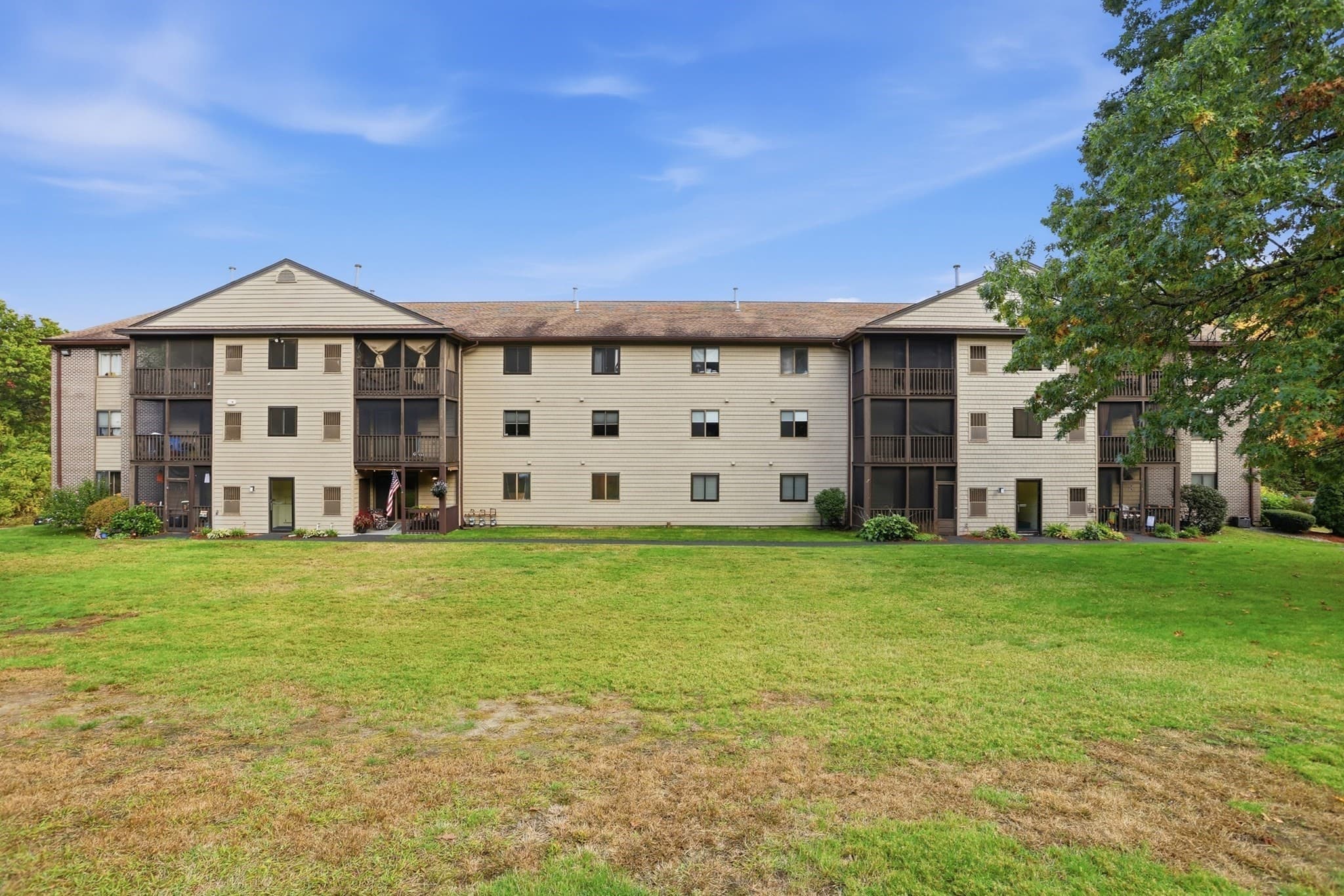 Condominium at 10 Village Ln # 15, Tyngsborough MA 01879, photo 26 of 33