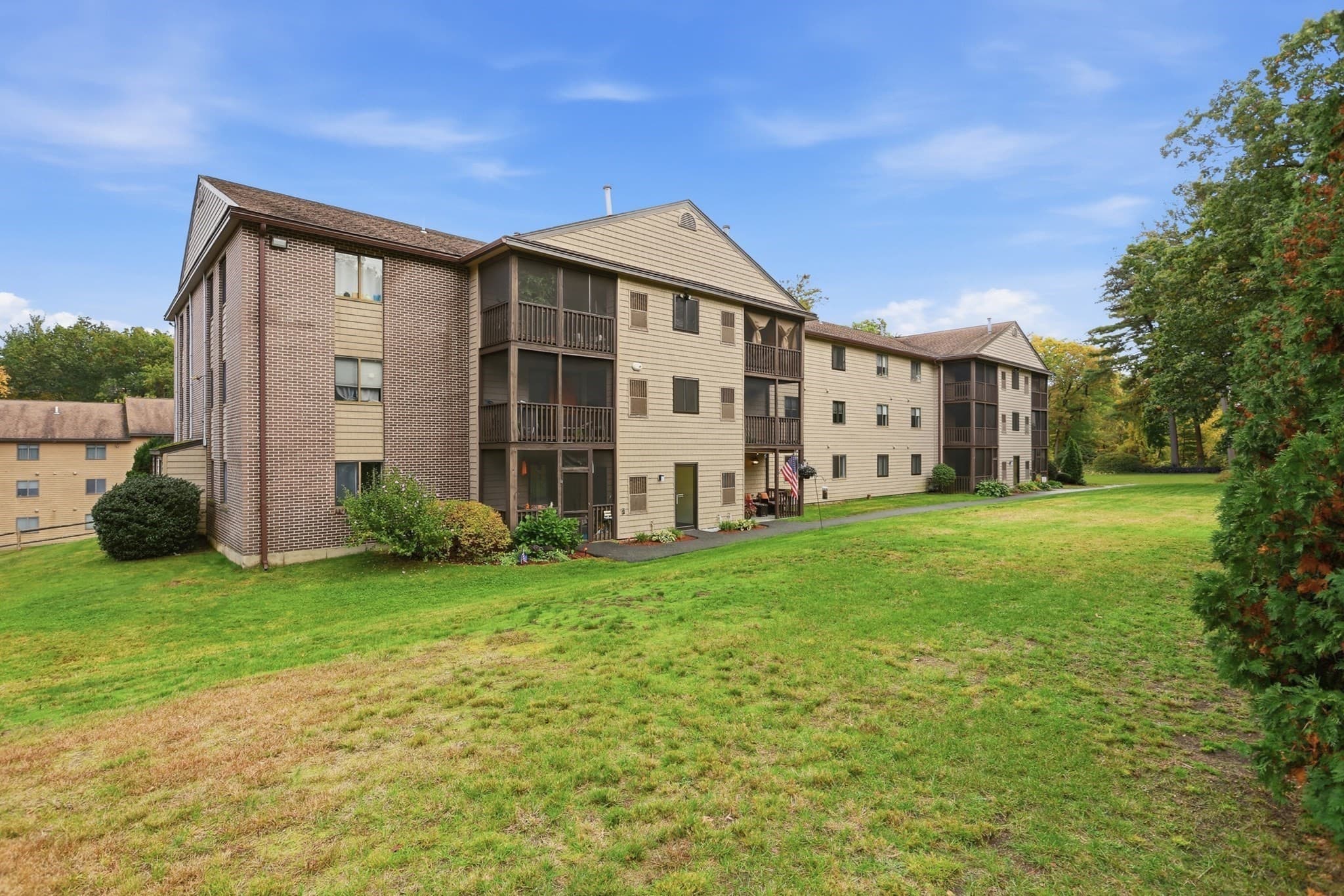 10 Village Ln # 15, Tyngsborough MA 01879
