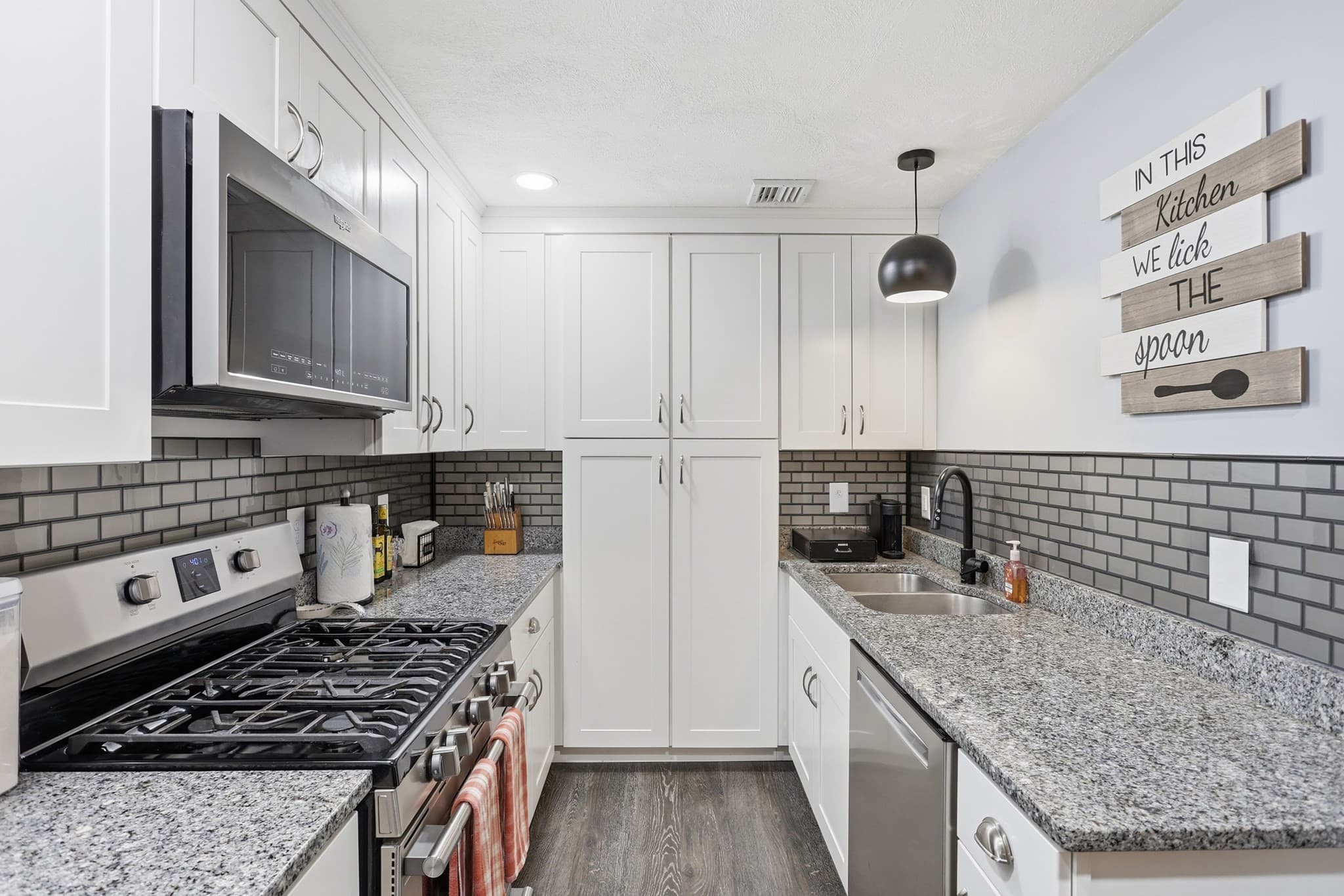 Condominium at 10 Village Ln # 15, Tyngsborough MA 01879, photo 4 of 33