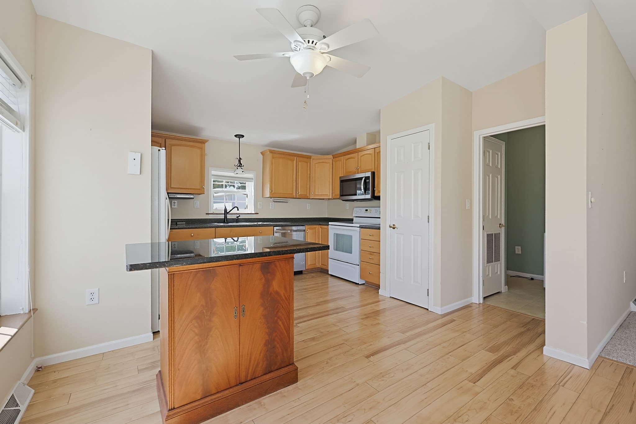 Mobile Home at 16 Robert Rd, Plainville MA 02762, photo 27 of 40