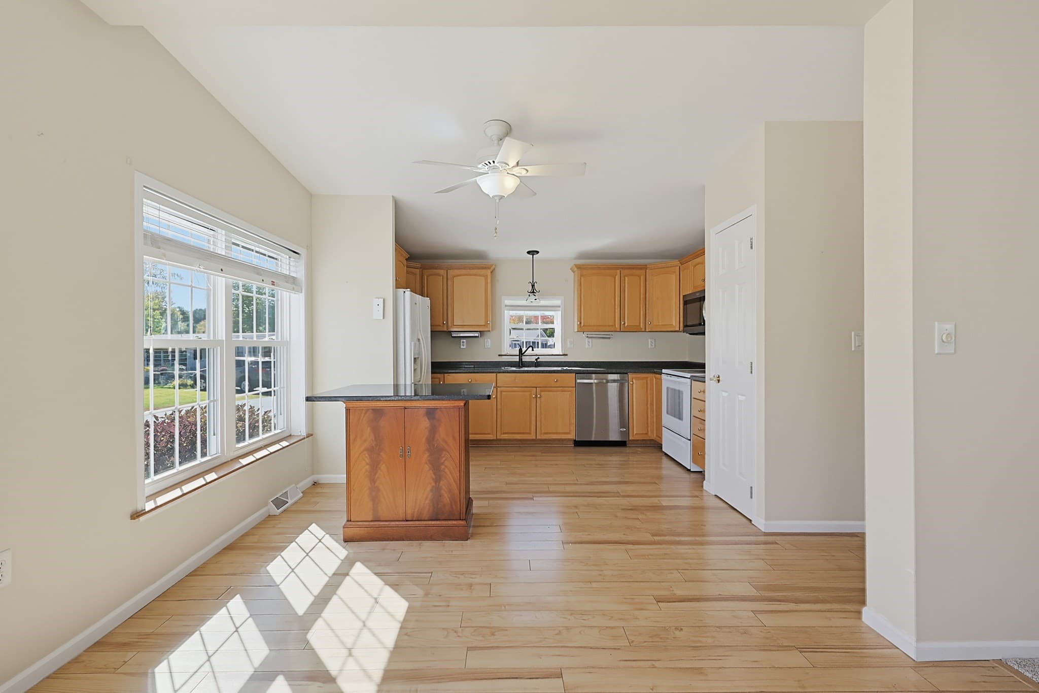 Mobile Home at 16 Robert Rd, Plainville MA 02762, photo 33 of 40