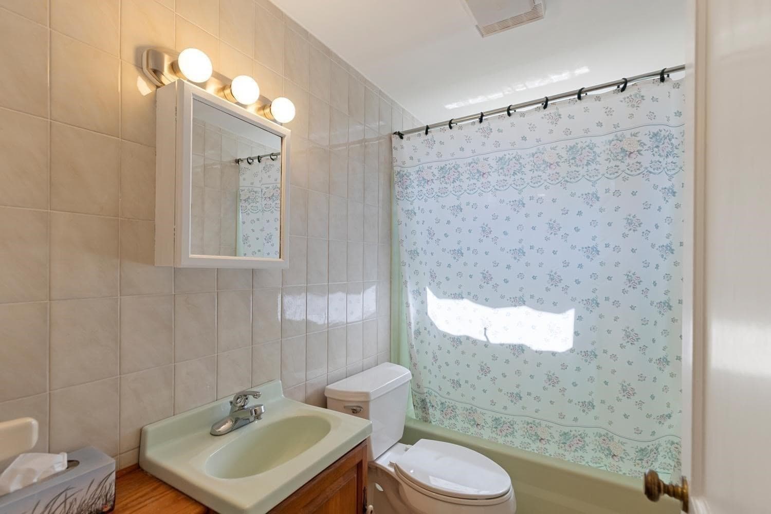 Single Family Residence at 114 Conant St, Beverly MA 01915, photo 17 of 37