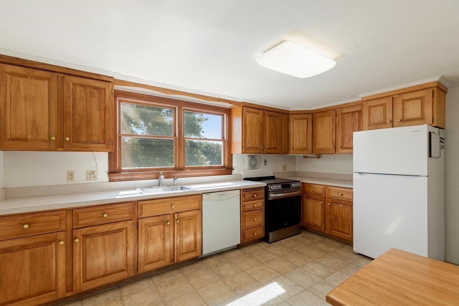 Single Family Residence at 114 Conant St, Beverly MA 01915, photo 12 of 37