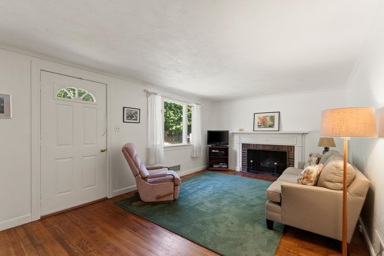 Single Family Residence at 114 Conant St, Beverly MA 01915, photo 7 of 37