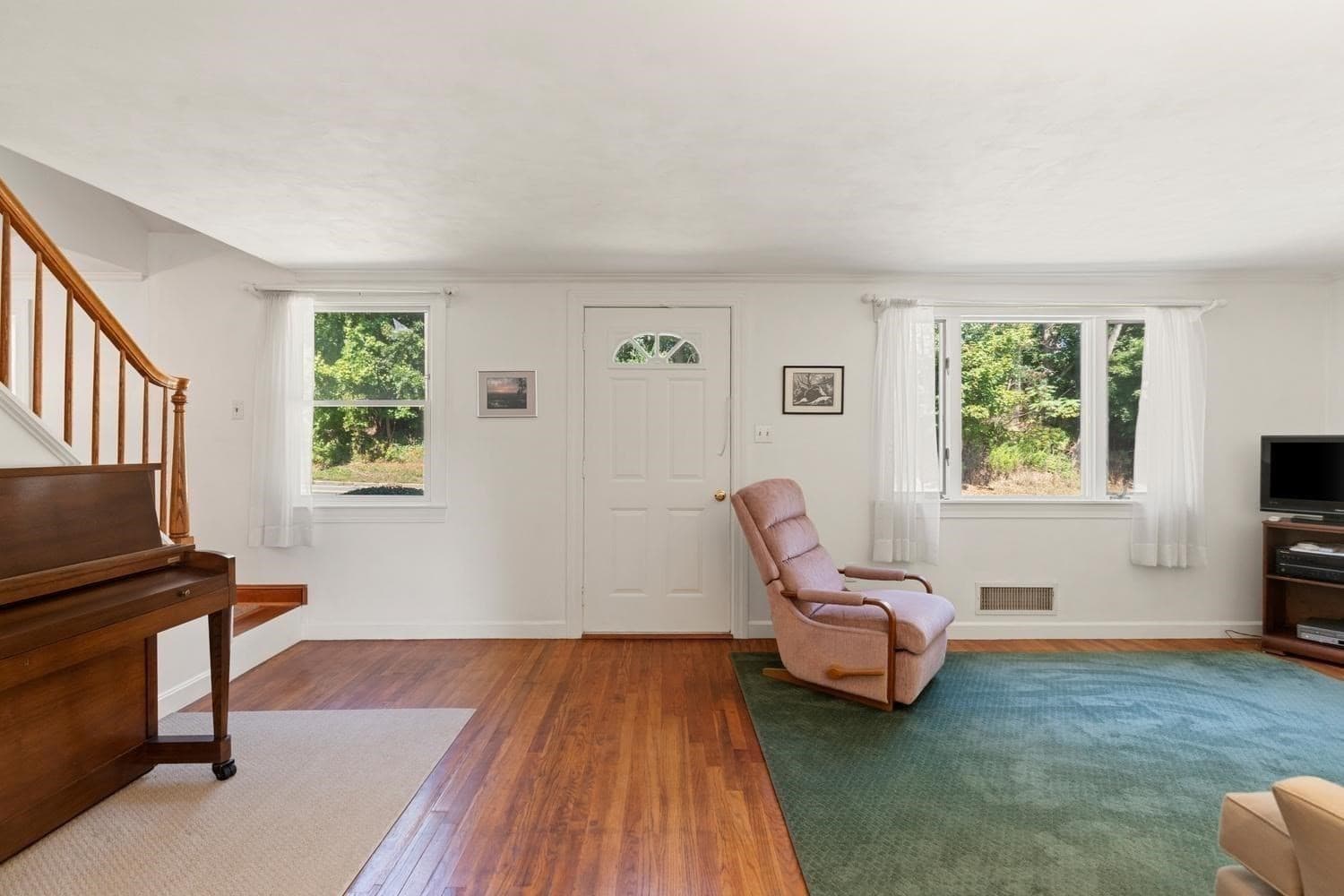 Single Family Residence at 114 Conant St, Beverly MA 01915, photo 9 of 37