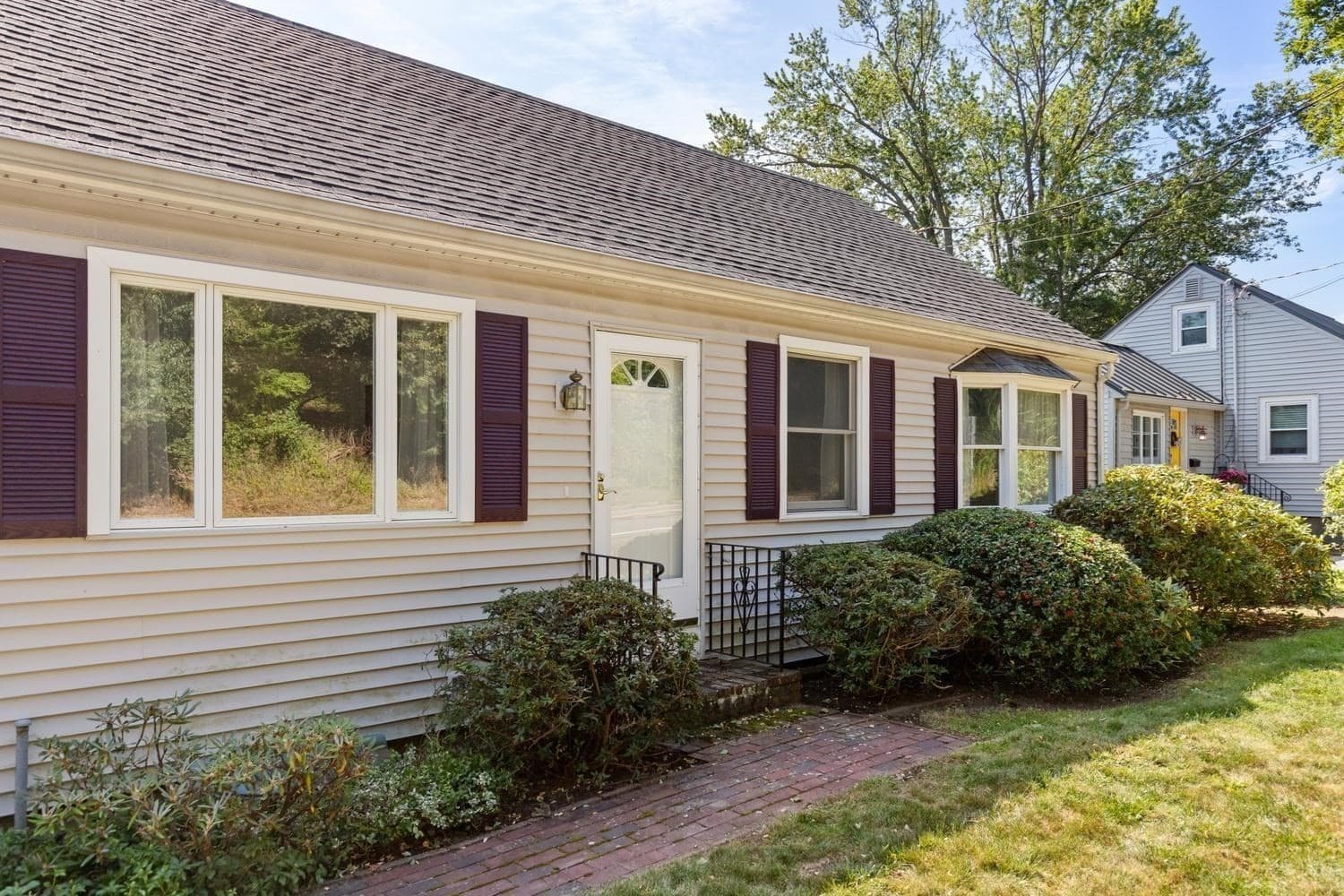 Single Family Residence at 114 Conant St, Beverly MA 01915, photo 4 of 37