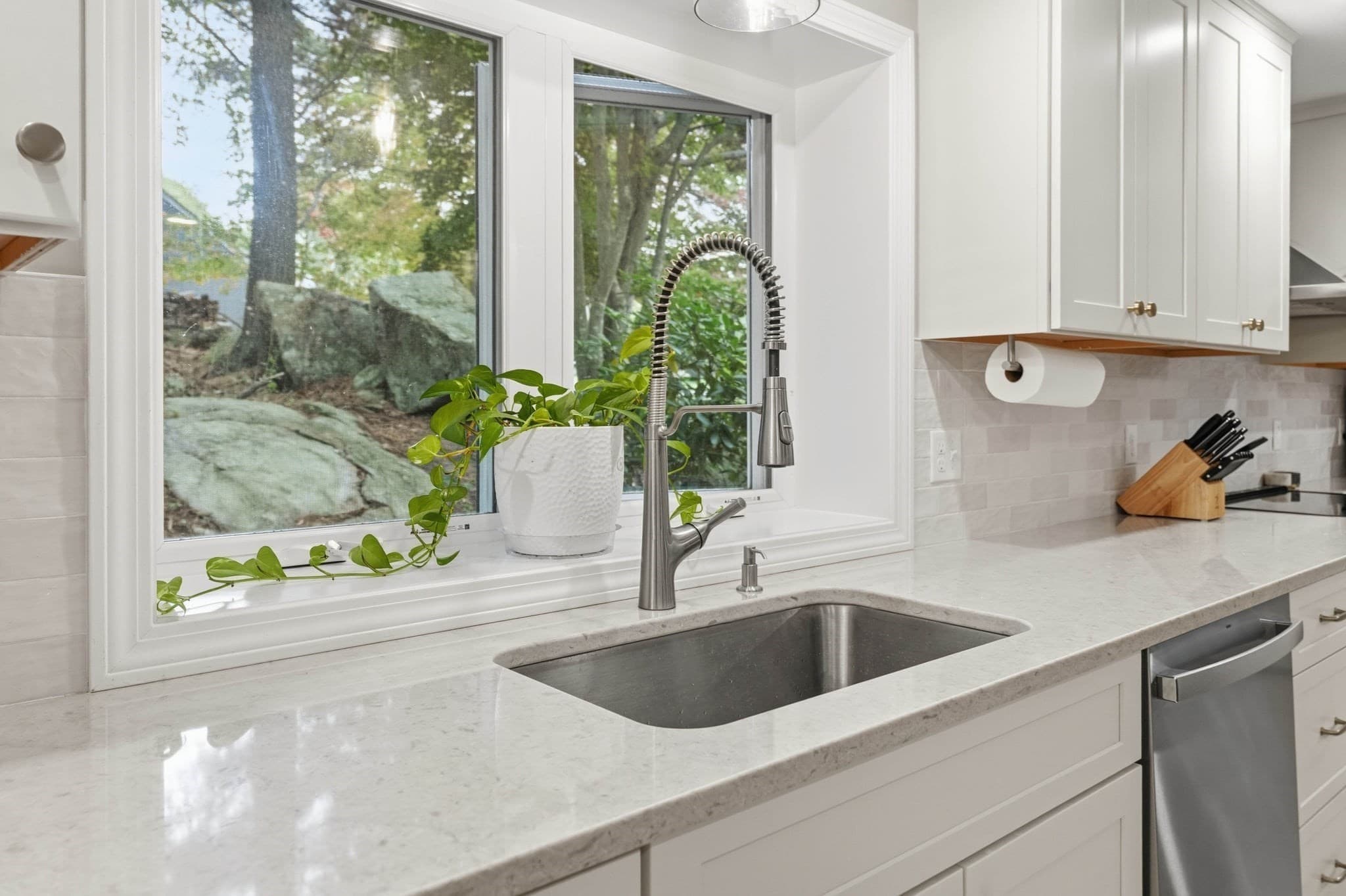 Single Family Residence at 9 Cobblers Lane, Beverly MA 01915, photo 6 of 37
