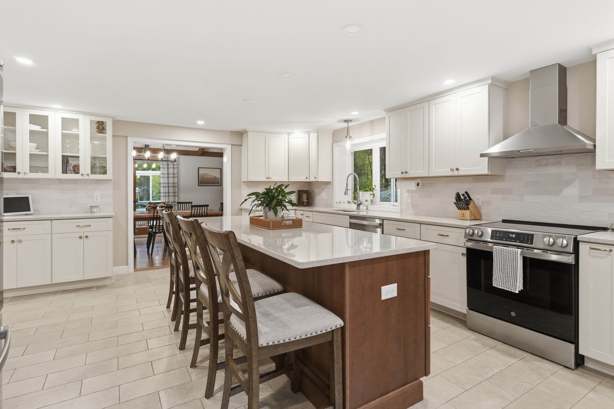 Single Family Residence at 9 Cobblers Lane, Beverly MA 01915, photo 8 of 37