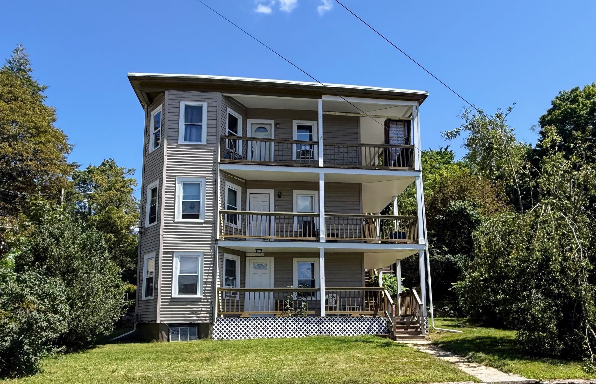 238 Pleasant St, Southbridge MA 01550
