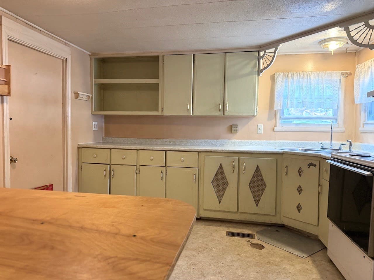 Mobile Home at 45 Puffin Drive, Chicopee MA 01020, photo 19 of 33