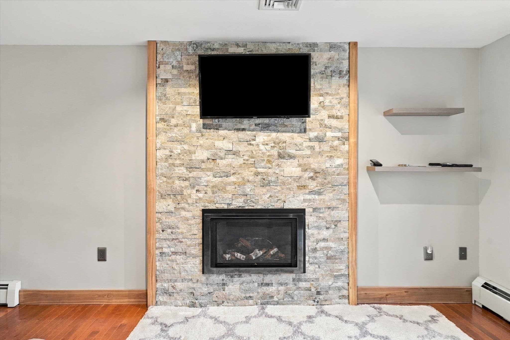 Single Family Residence at 11 Yellow Brick Road, Haverhill MA 01835, photo 10 of 33