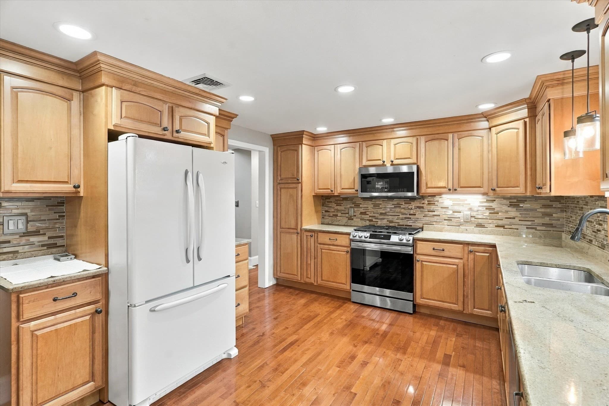 Single Family Residence at 11 Yellow Brick Road, Haverhill MA 01835, photo 4 of 33
