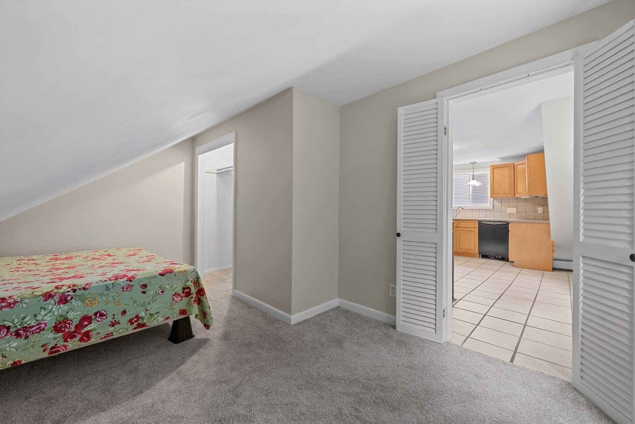Single Family Residence at 6 Dixfield Rd, Worcester MA 01606, photo 17 of 25