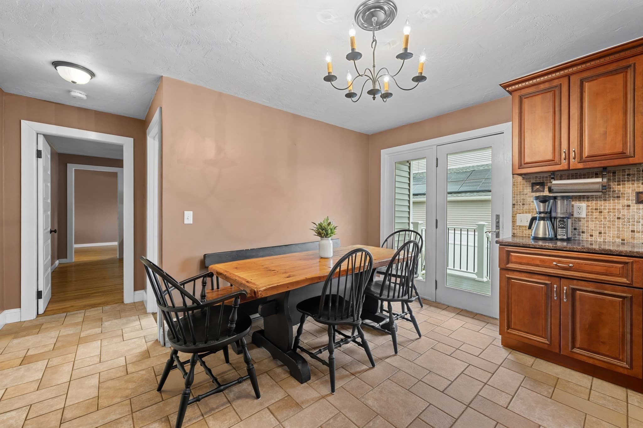 Single Family Residence at 6 Dixfield Rd, Worcester MA 01606, photo 7 of 25