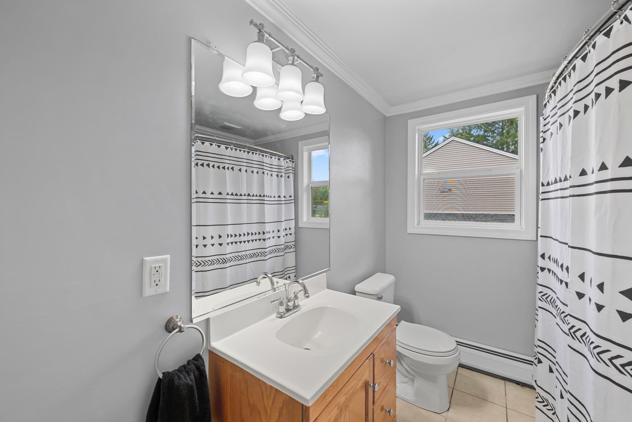 Single Family Residence at 6 Dixfield Rd, Worcester MA 01606, photo 15 of 25