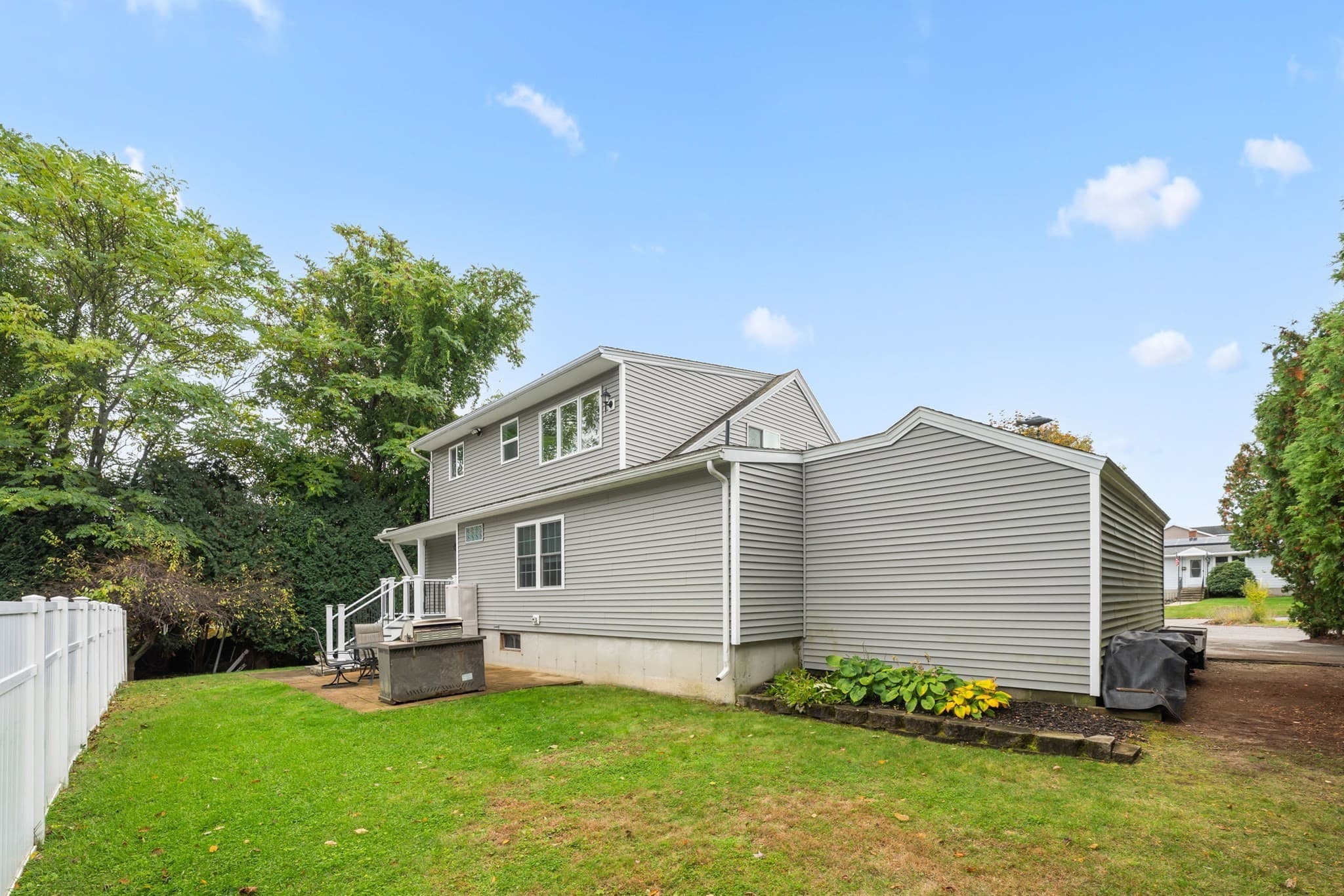 Single Family Residence at 6 Dixfield Rd, Worcester MA 01606, photo 21 of 25