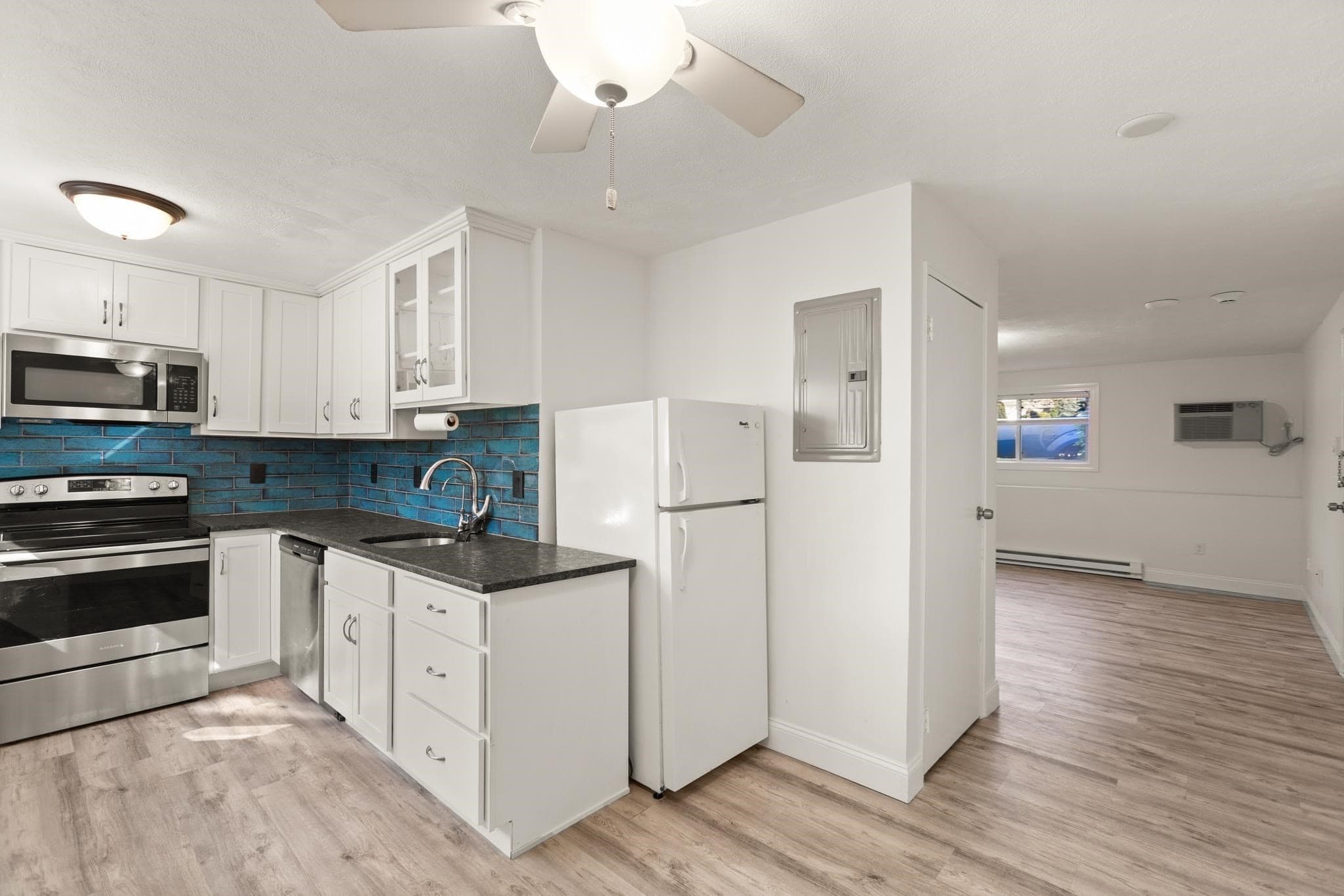 Condominium at 16 Appleton Park # C1, Ipswich MA 01938, photo 4 of 26