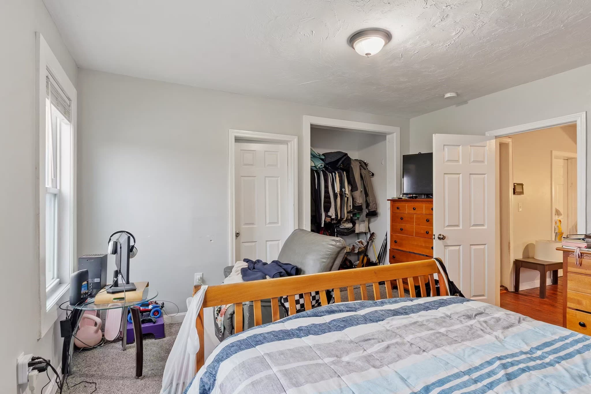 3 Family at 17 Winthrop St, Worcester MA 01604, photo 17 of 40