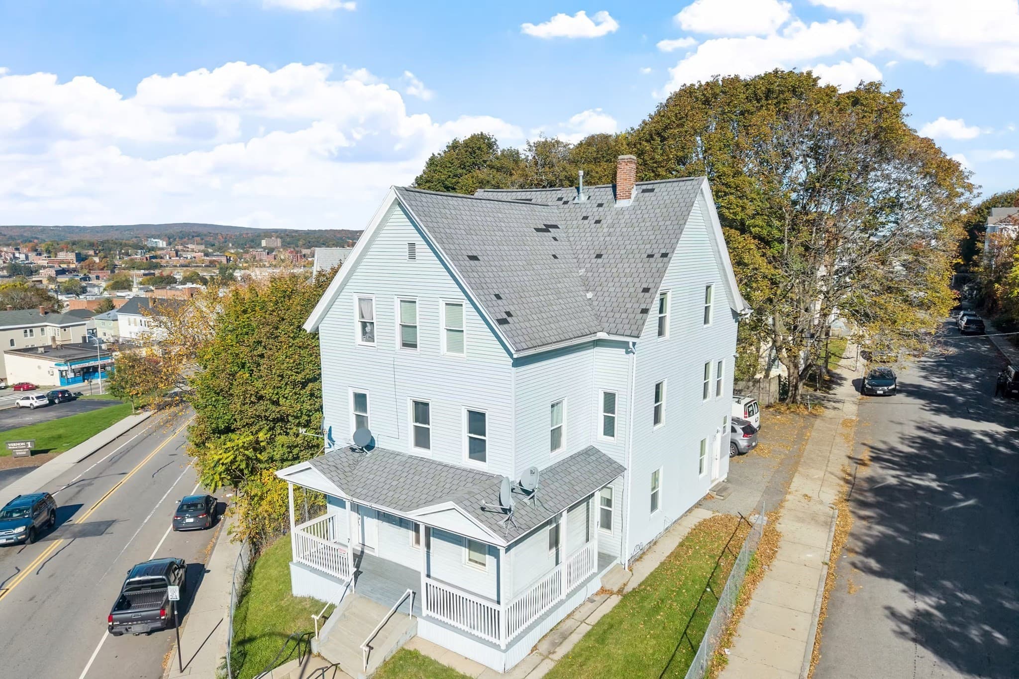 3 Family at 17 Winthrop St, Worcester MA 01604, photo 12 of 40