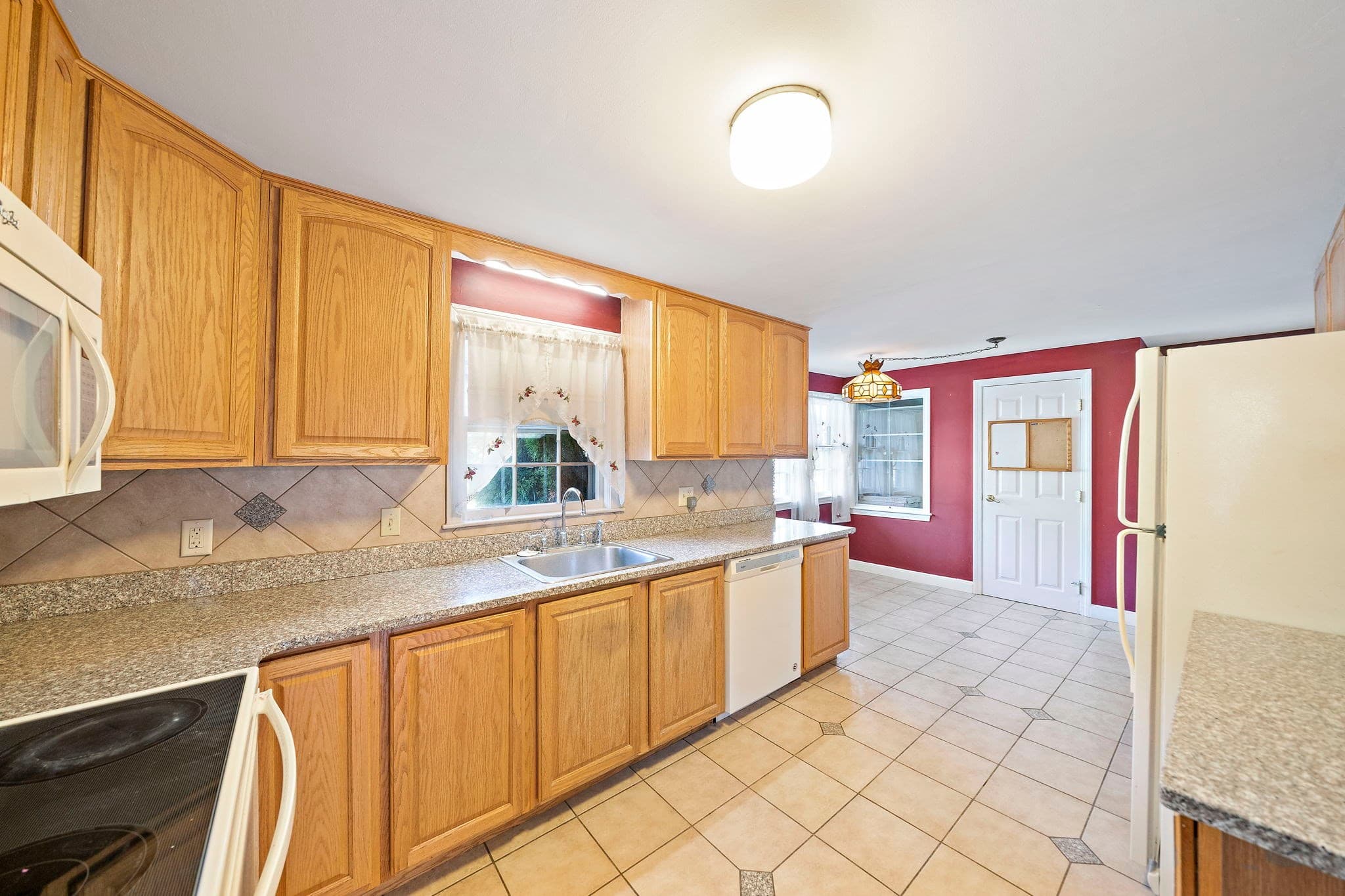 Single Family Residence at 32 Tamburlane Ridge, Weymouth MA 02190, photo 11 of 42