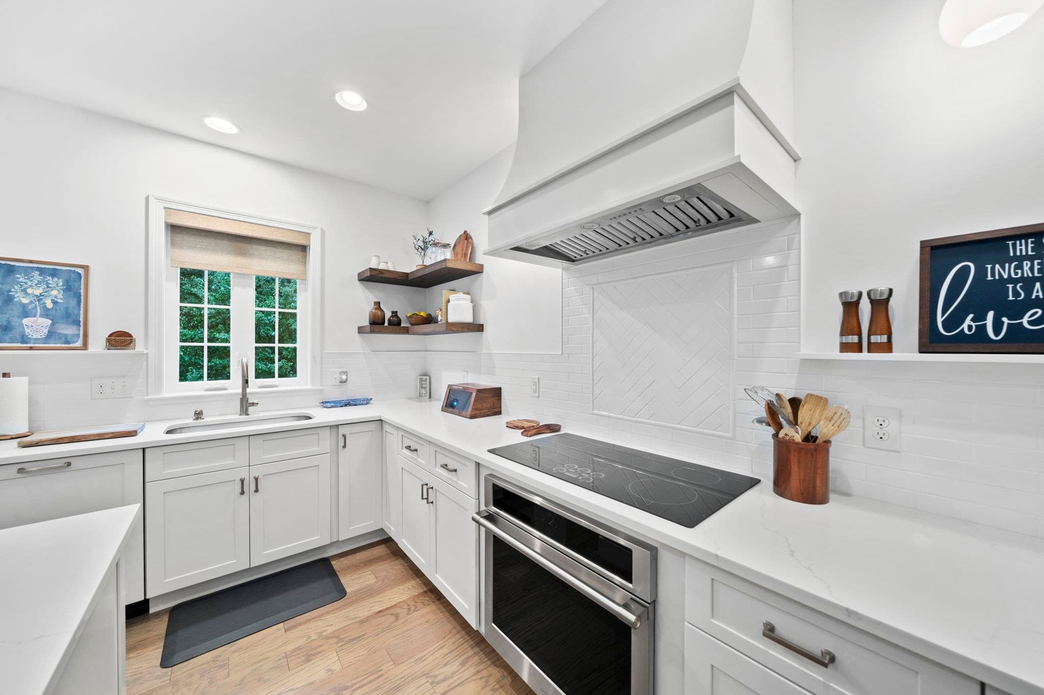 Single Family Residence at 33 Skyhawk Cir, Weymouth MA 02190, photo 4 of 29