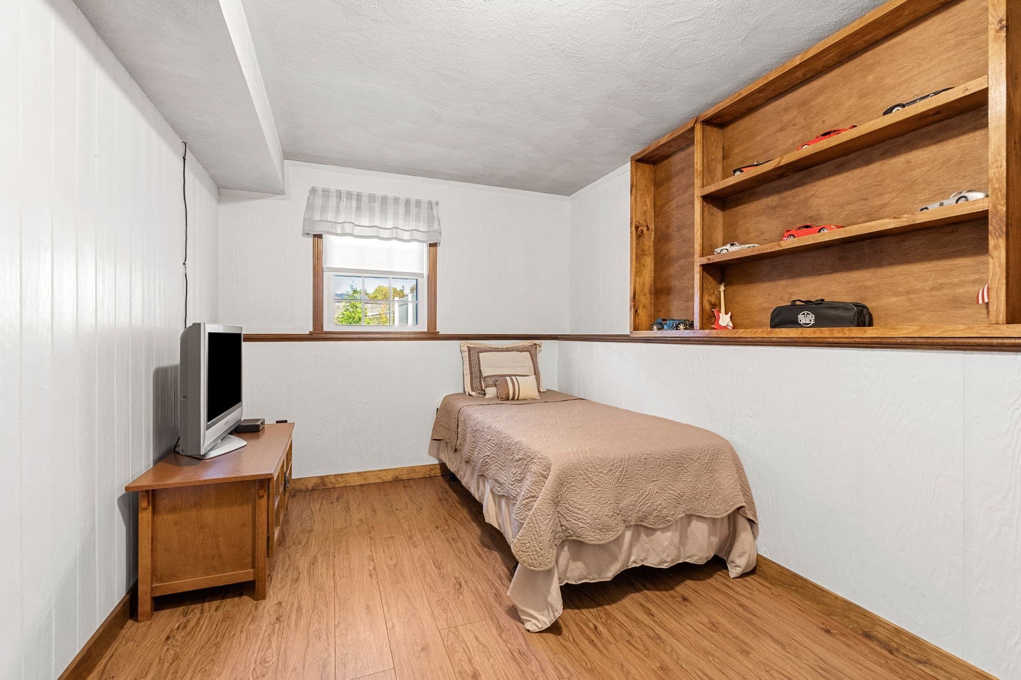 Single Family Residence at 281 Beech St, Tewksbury MA 01876, photo 26 of 32