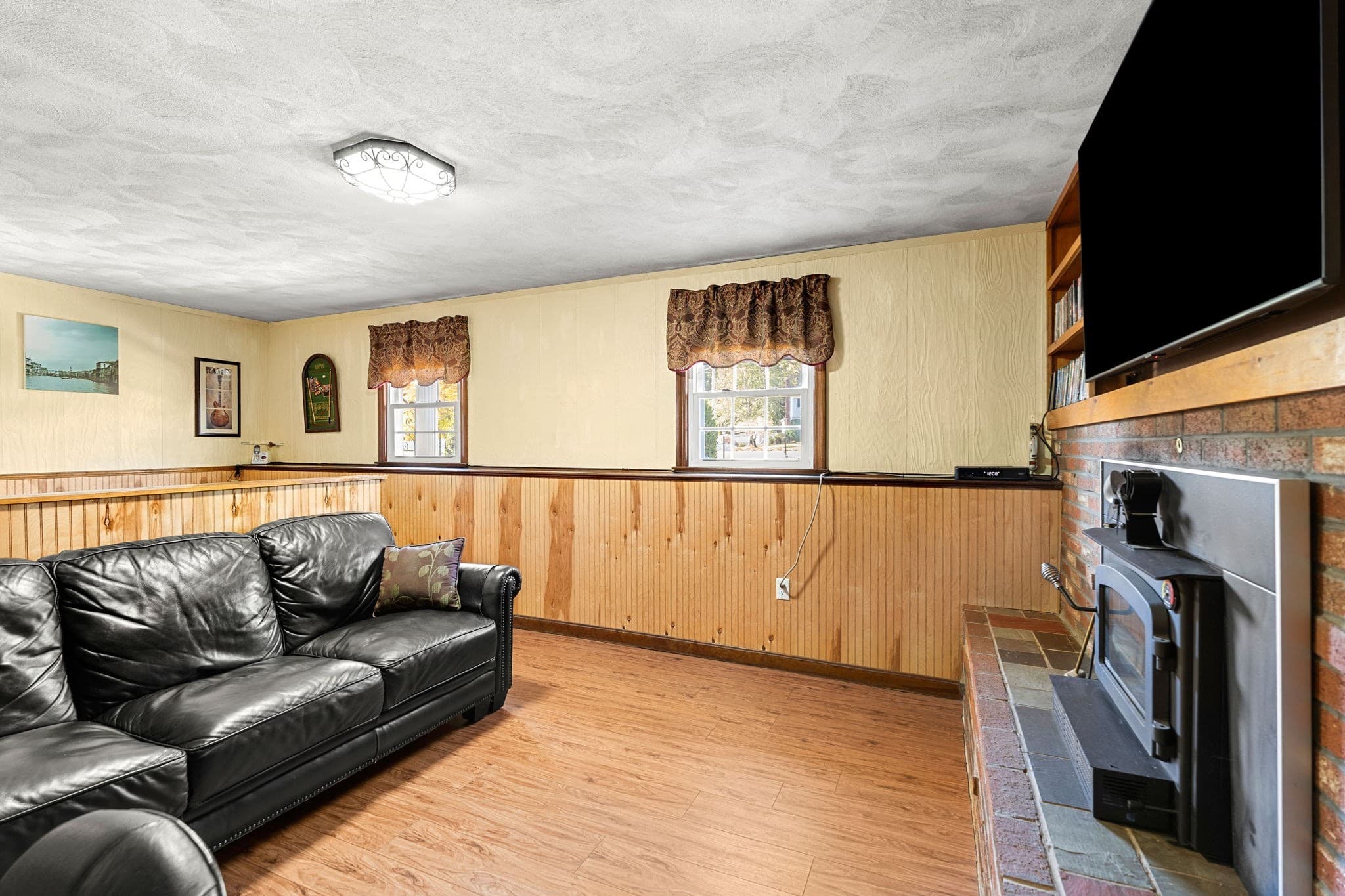 Single Family Residence at 281 Beech St, Tewksbury MA 01876, photo 24 of 32