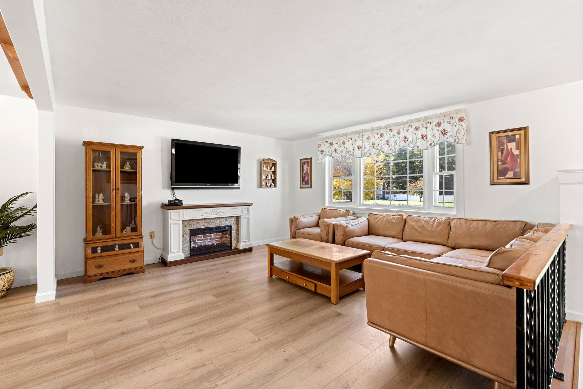Single Family Residence at 281 Beech St, Tewksbury MA 01876, photo 11 of 32