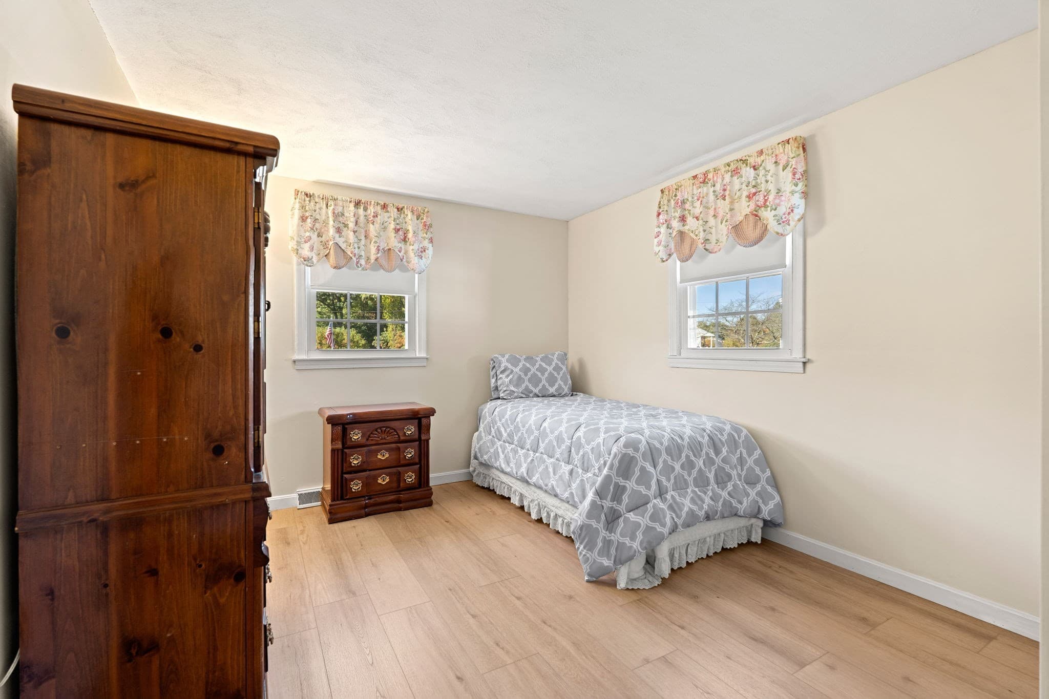 Single Family Residence at 281 Beech St, Tewksbury MA 01876, photo 21 of 32