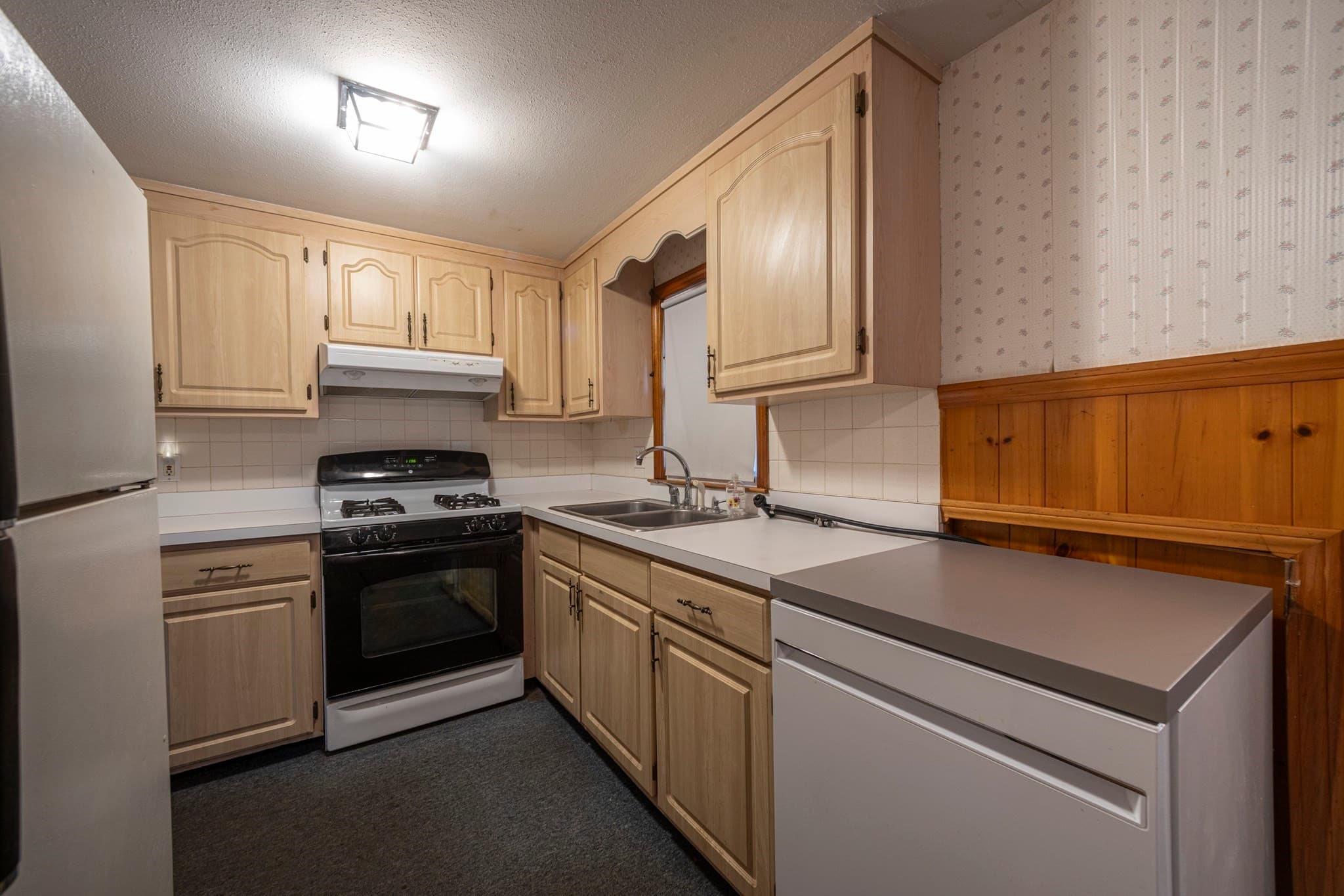 Single Family Residence at 18 Lanen Ave, Groveland MA 01834, photo 6 of 39