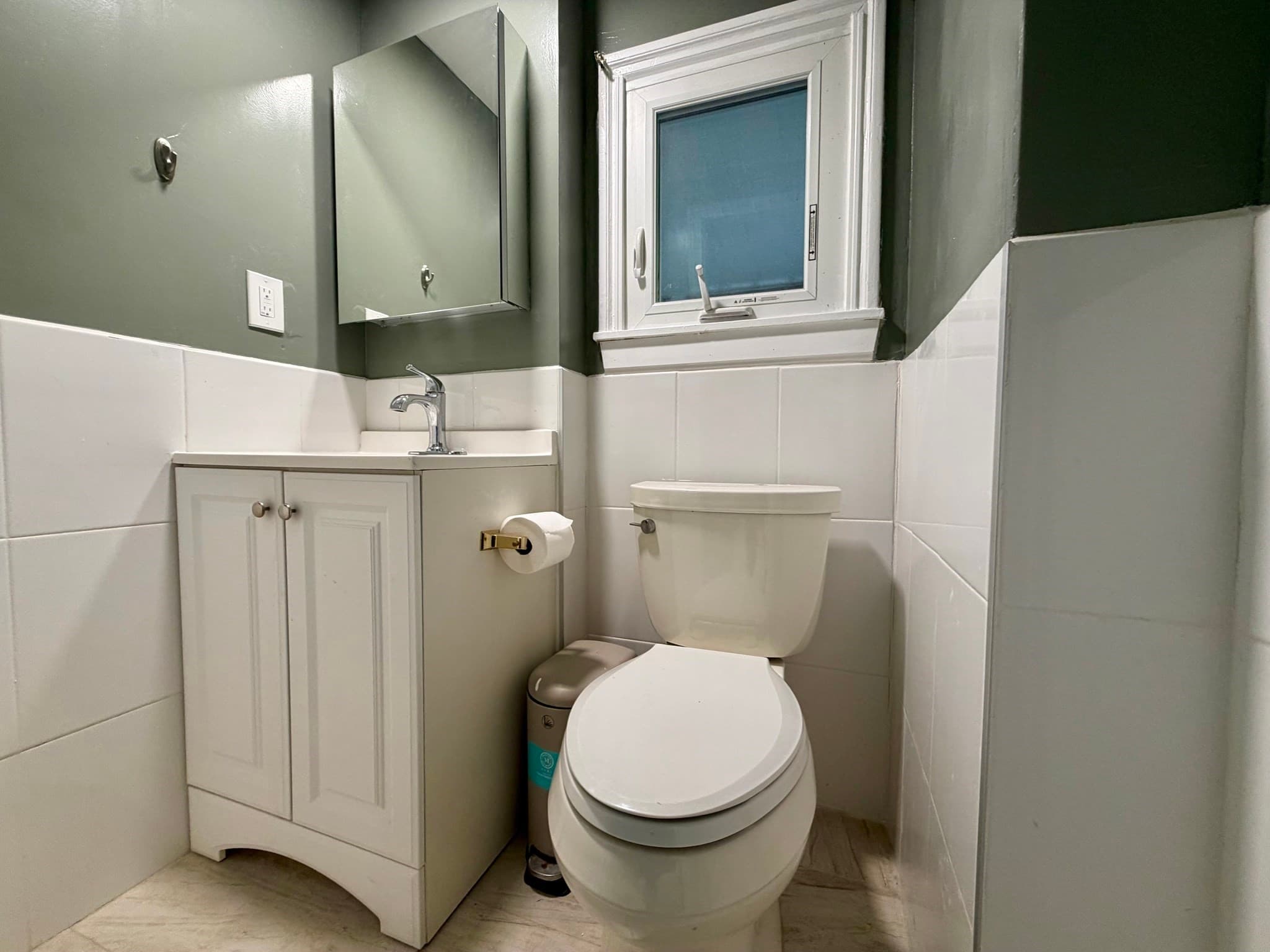 Single Family Residence at 32 Wamsutta Avenue, Worcester MA 01602, photo 13 of 29