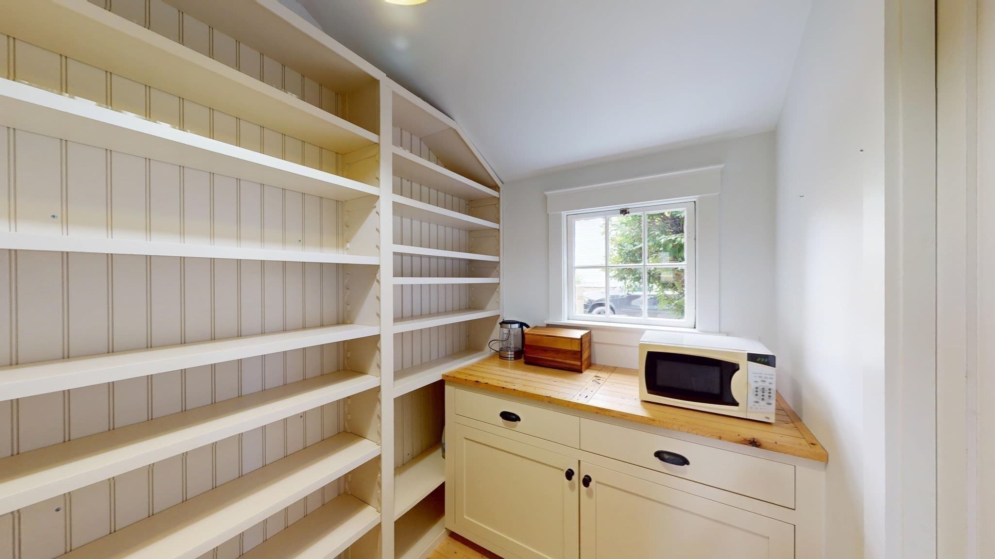 Single Family Residence at 10 Mansfield Ave, Norton MA 02766, photo 10 of 33