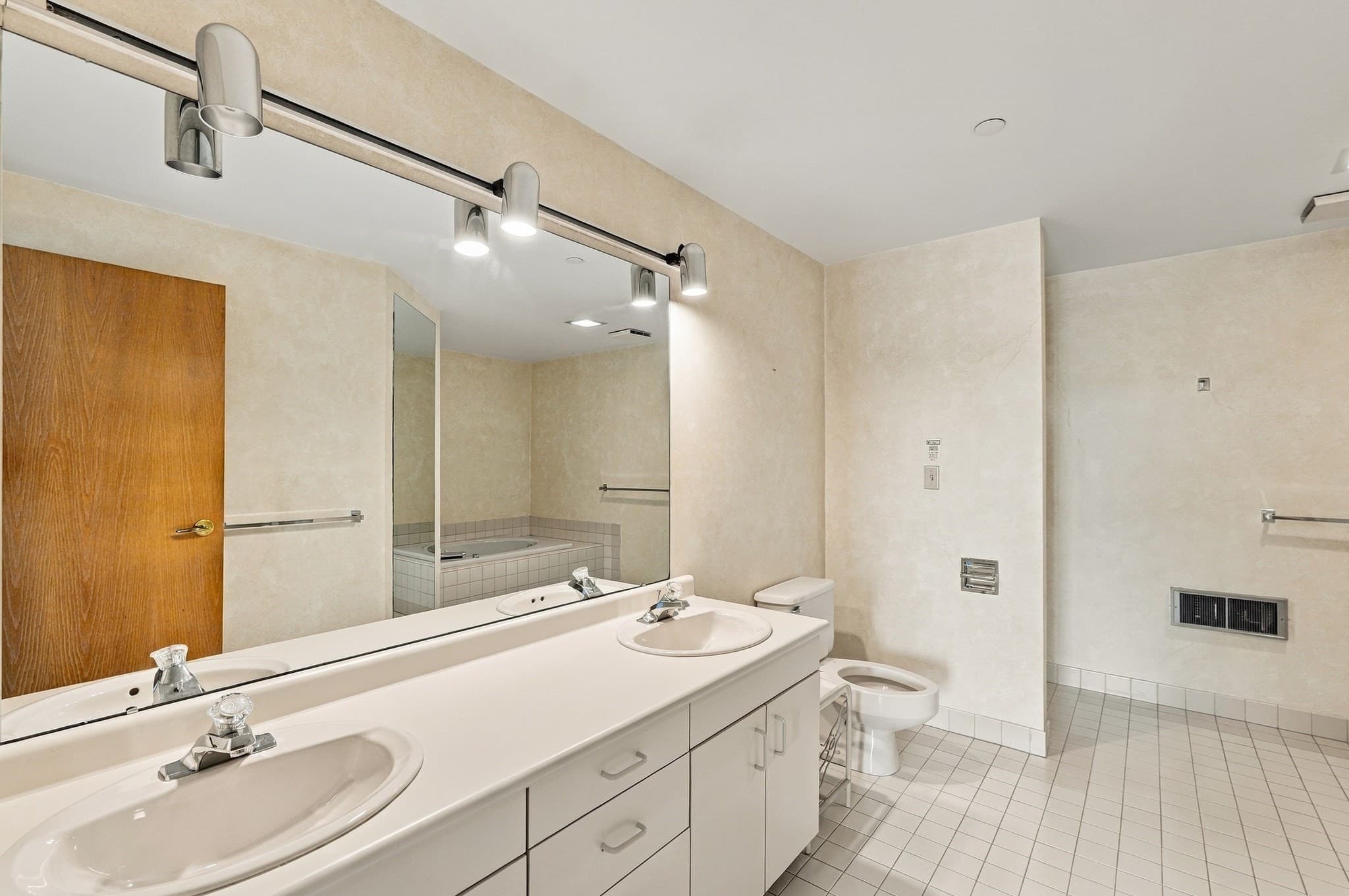Condominium at 65 Lake Avenue # 502, Worcester MA 01604, photo 23 of 31