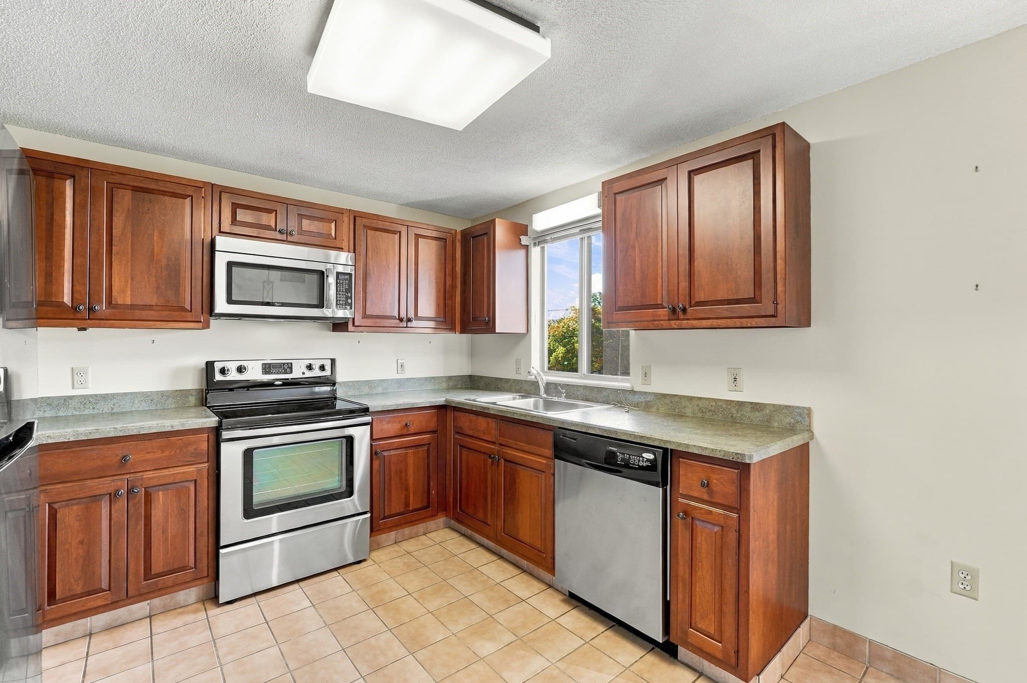Condominium at 65 Lake Avenue # 502, Worcester MA 01604, photo 10 of 31