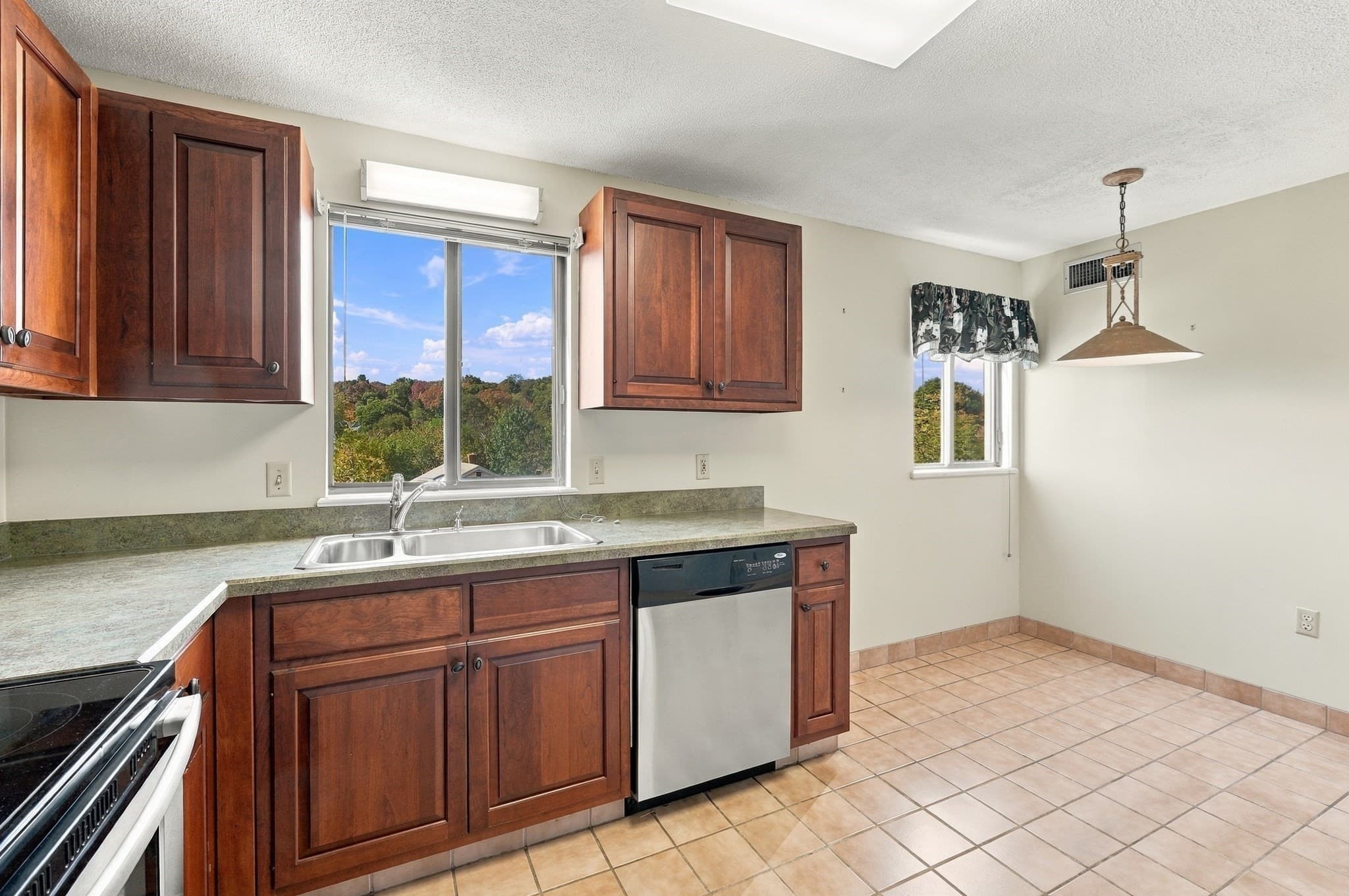 Condominium at 65 Lake Avenue # 502, Worcester MA 01604, photo 11 of 31