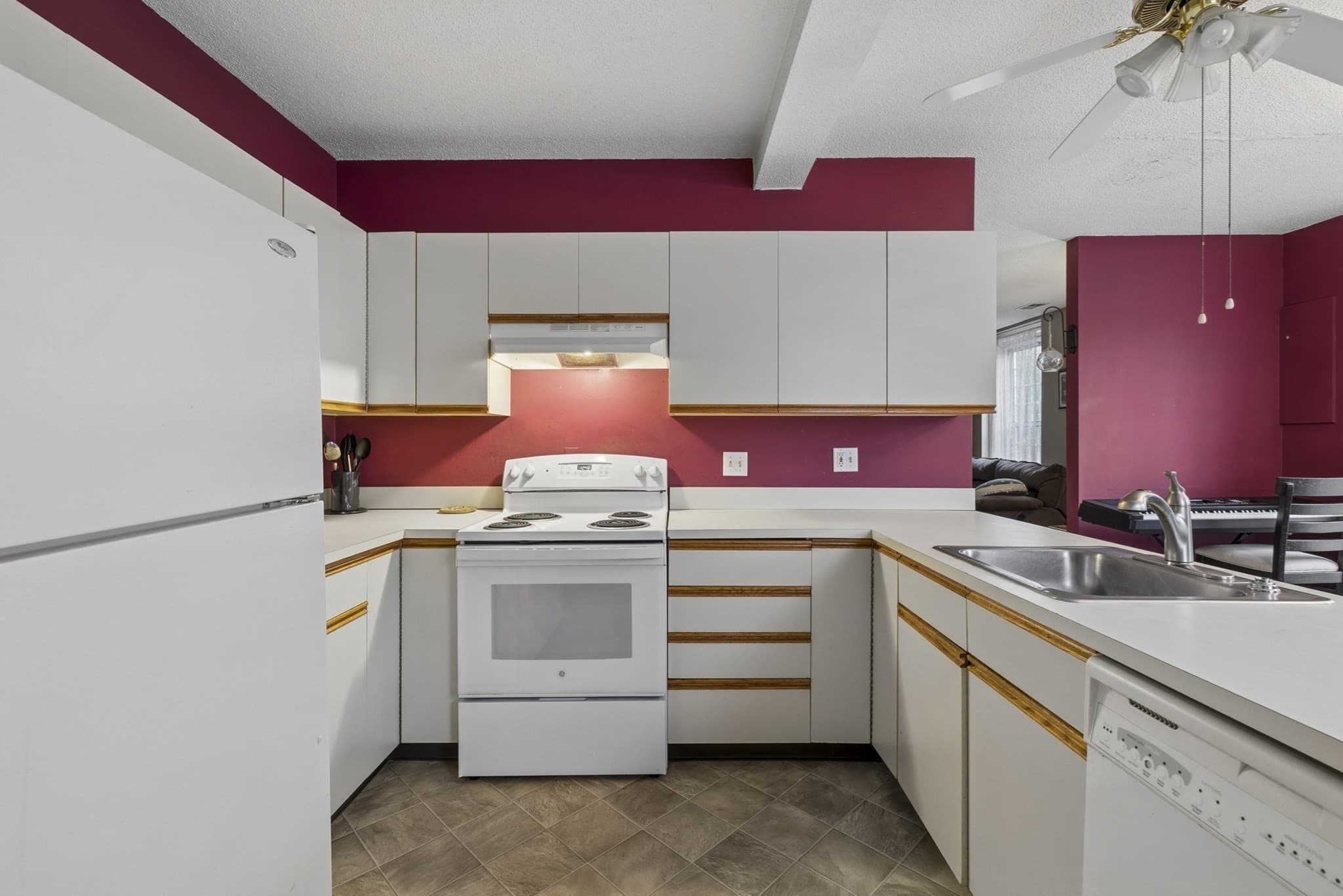 Condominium at 104 Hartford Ave E # 1, Uxbridge MA 01569, photo 5 of 23