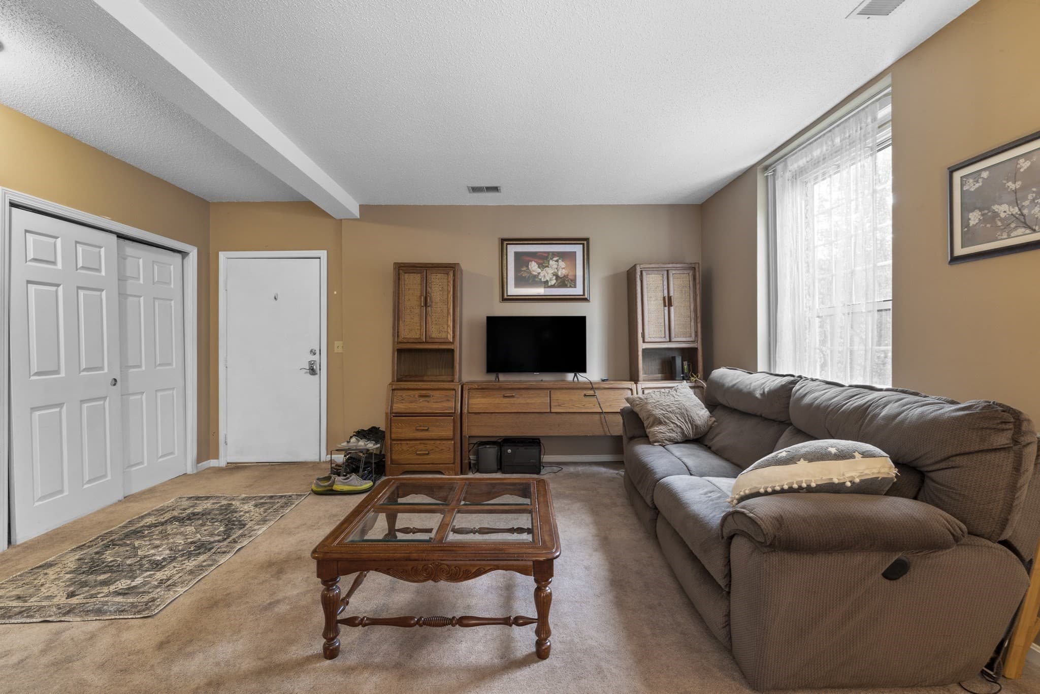 Condominium at 104 Hartford Ave E # 1, Uxbridge MA 01569, photo 8 of 23