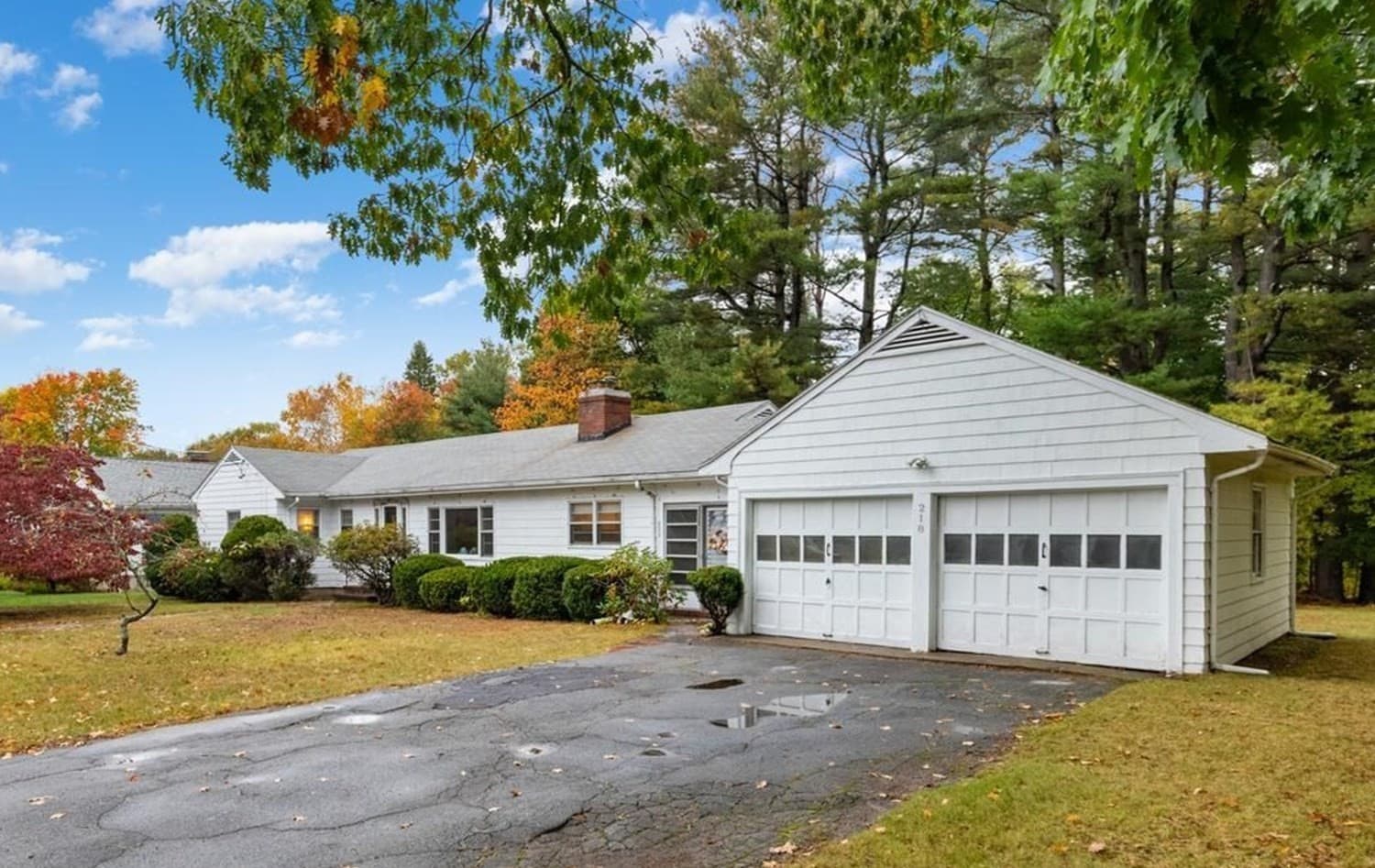 Single Family Residence at 218 Lowell St, Wakefield MA 01880, photo 2 of 37