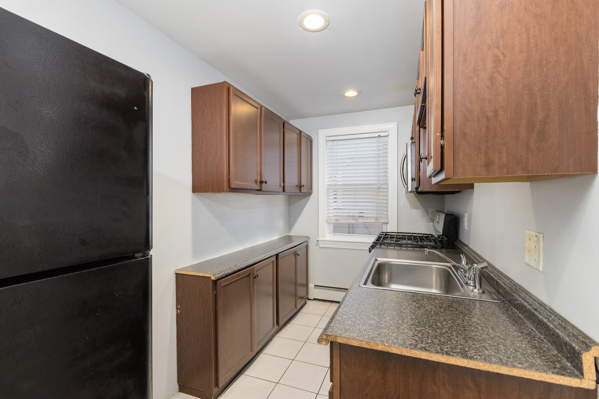 4 Family at 34 Coolidge St, Lawrence MA 01843, photo 24 of 34