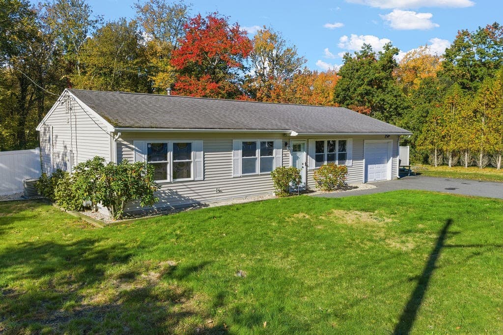 Single Family Residence at 36 Meadowood Dr, Dartmouth MA 02748, photo 18 of 42