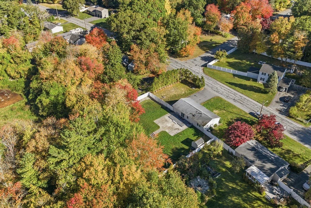 Single Family Residence at 36 Meadowood Dr, Dartmouth MA 02748, photo 15 of 42