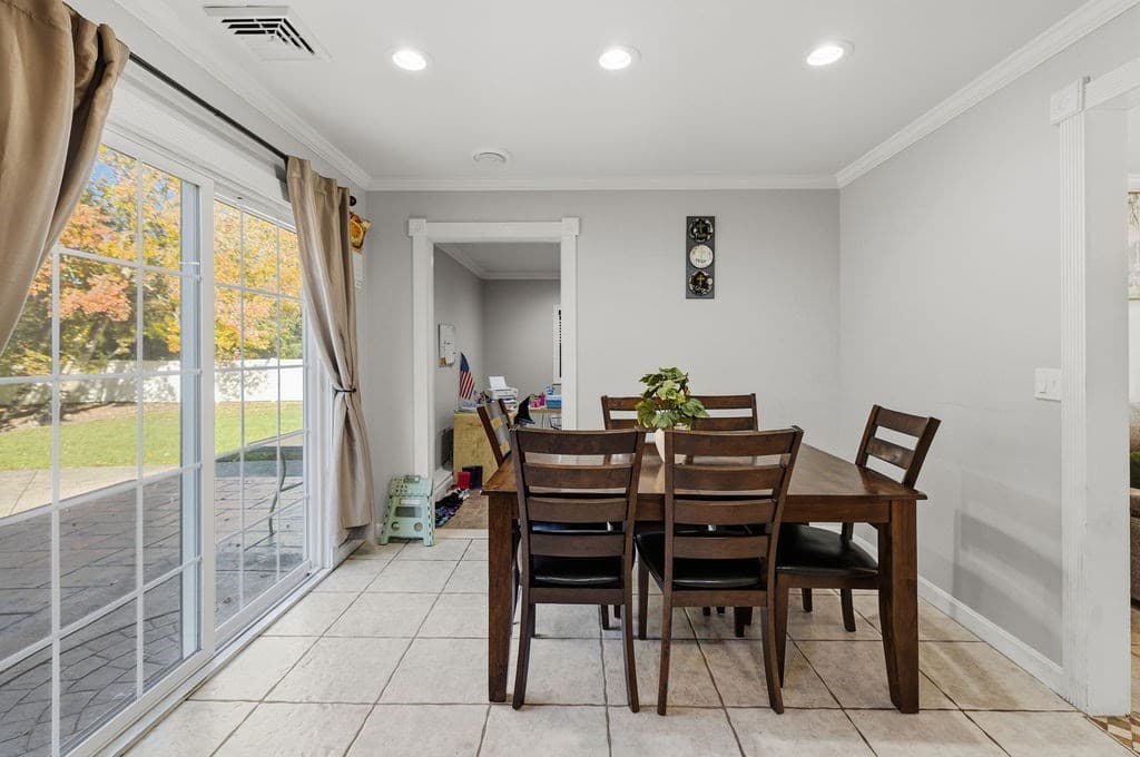 Single Family Residence at 36 Meadowood Dr, Dartmouth MA 02748, photo 21 of 42
