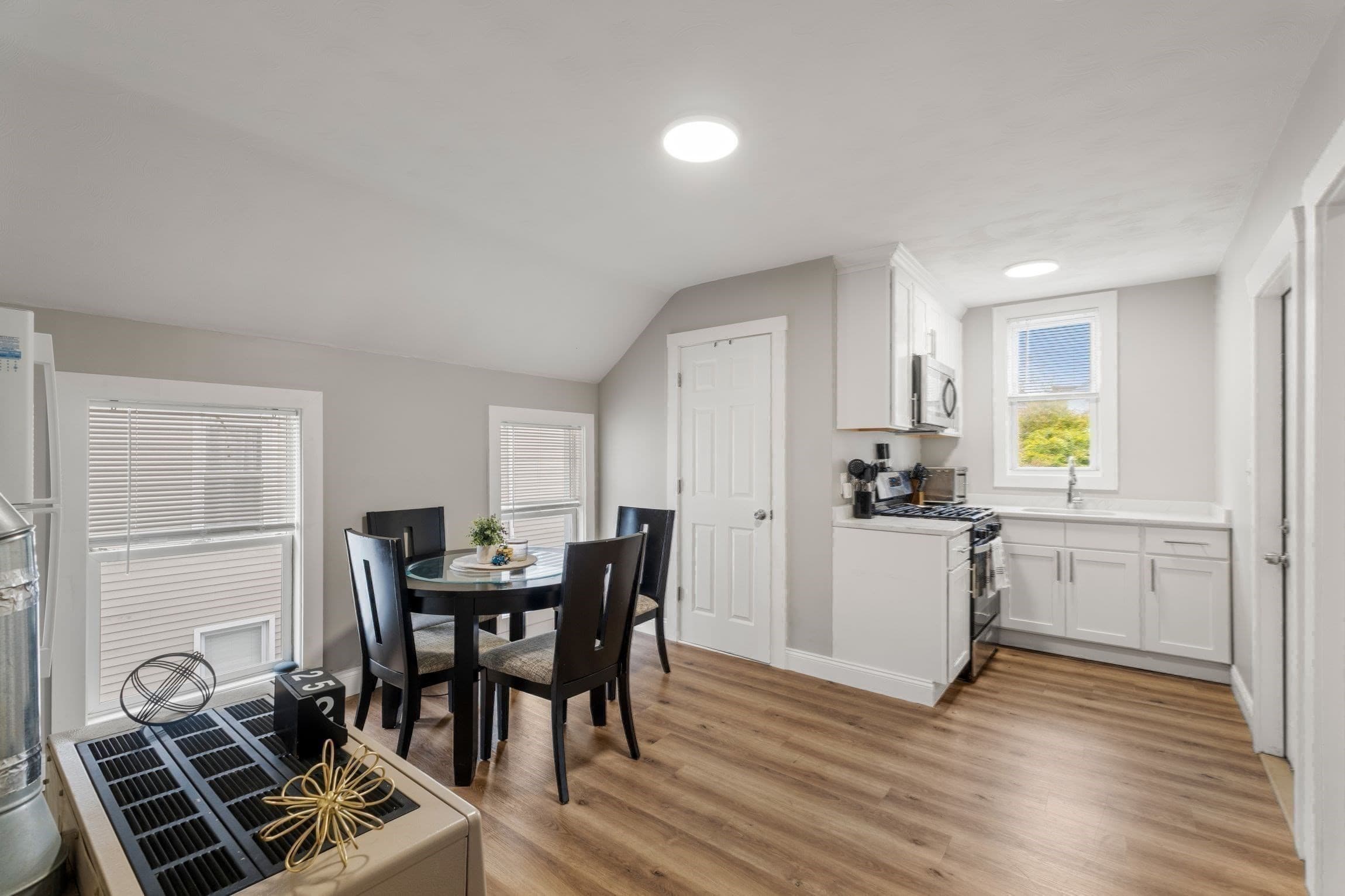 Multi Family at 207 Belleville Ave, New Bedford MA 02746, photo 23 of 42