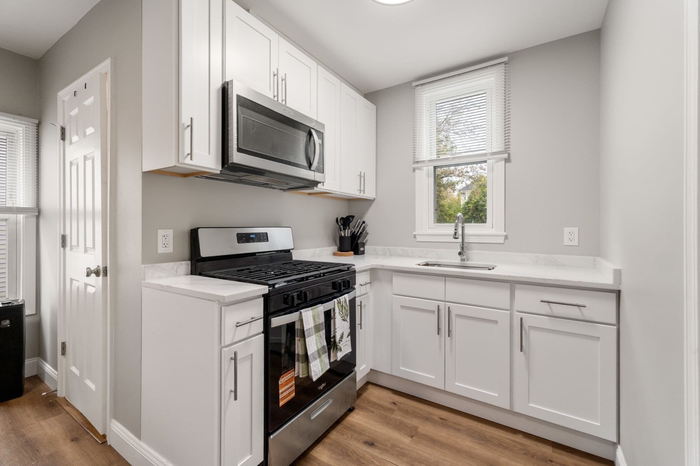 Multi Family at 207 Belleville Ave, New Bedford MA 02746, photo 12 of 42