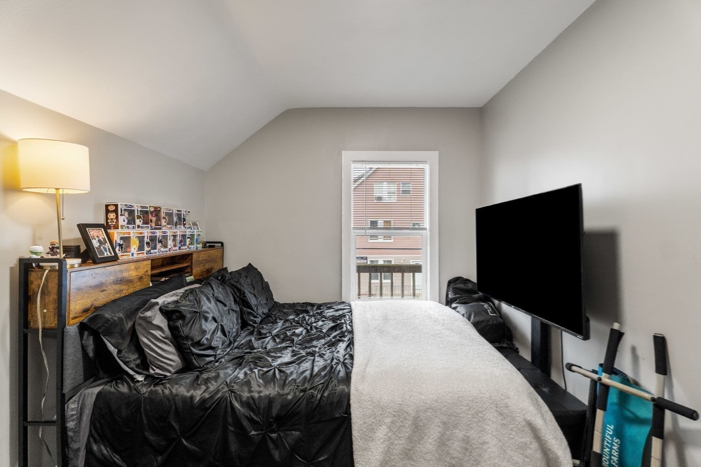Multi Family at 207 Belleville Ave, New Bedford MA 02746, photo 34 of 42
