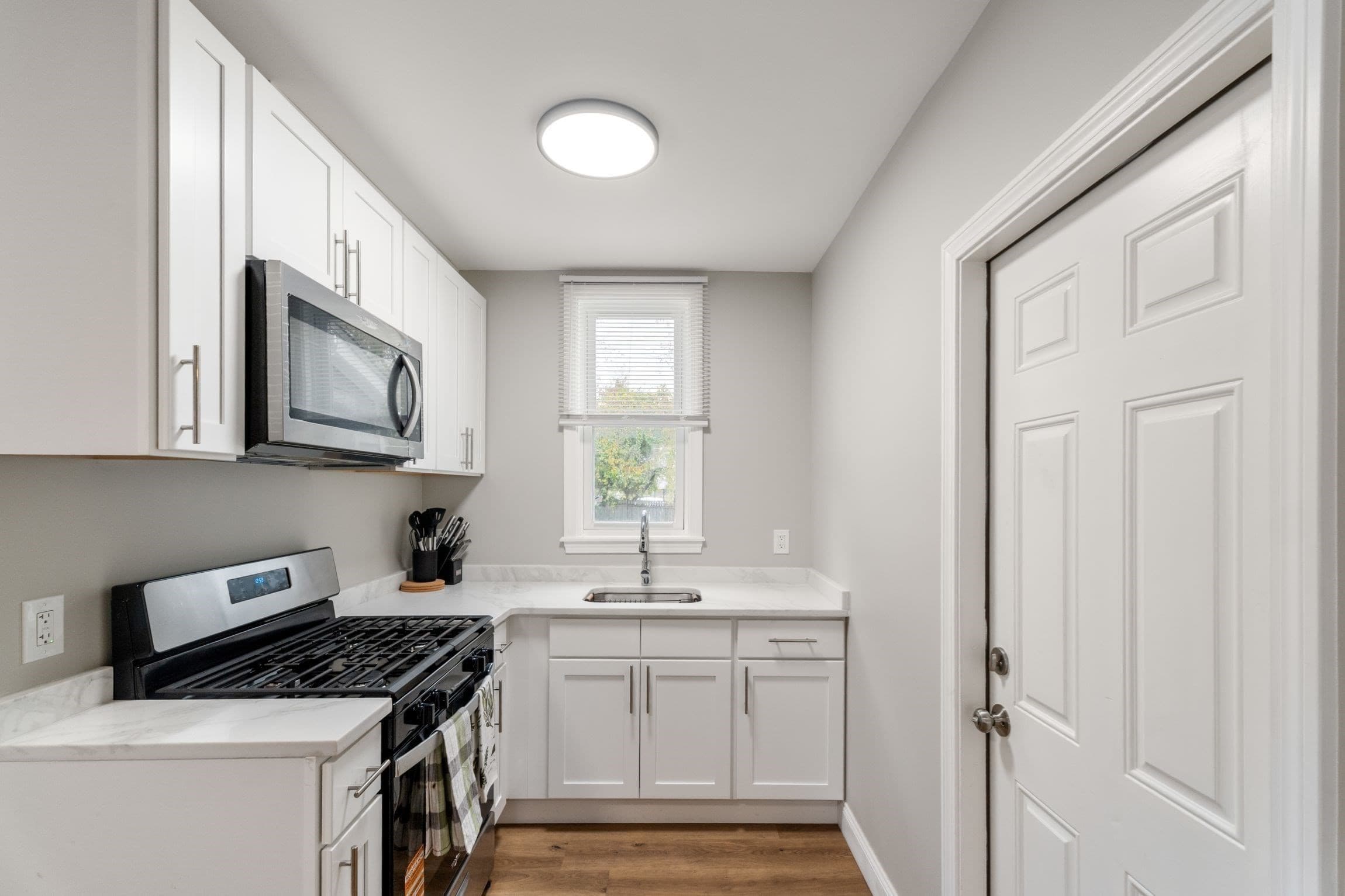 Multi Family at 207 Belleville Ave, New Bedford MA 02746, photo 11 of 42