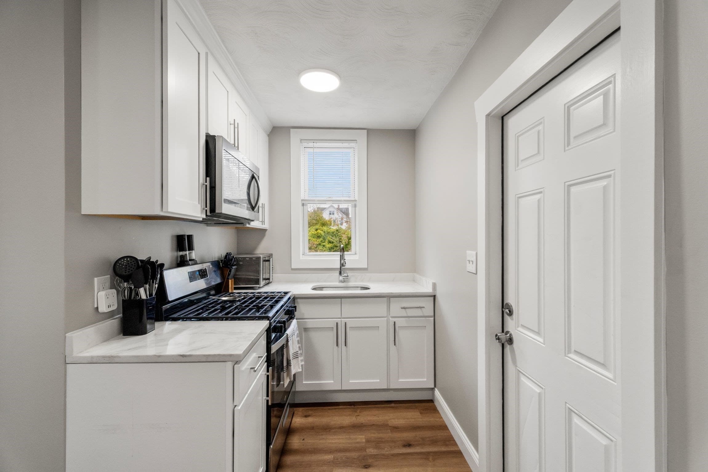 Multi Family at 207 Belleville Ave, New Bedford MA 02746, photo 8 of 42