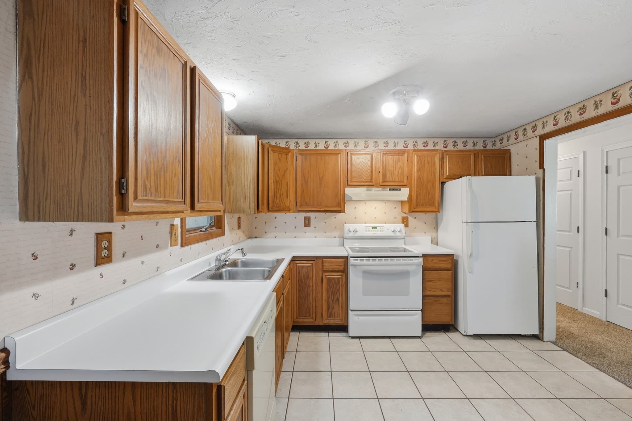 Single Family Residence at 34 Vinton Rd, Holland MA 01521, photo 6 of 38