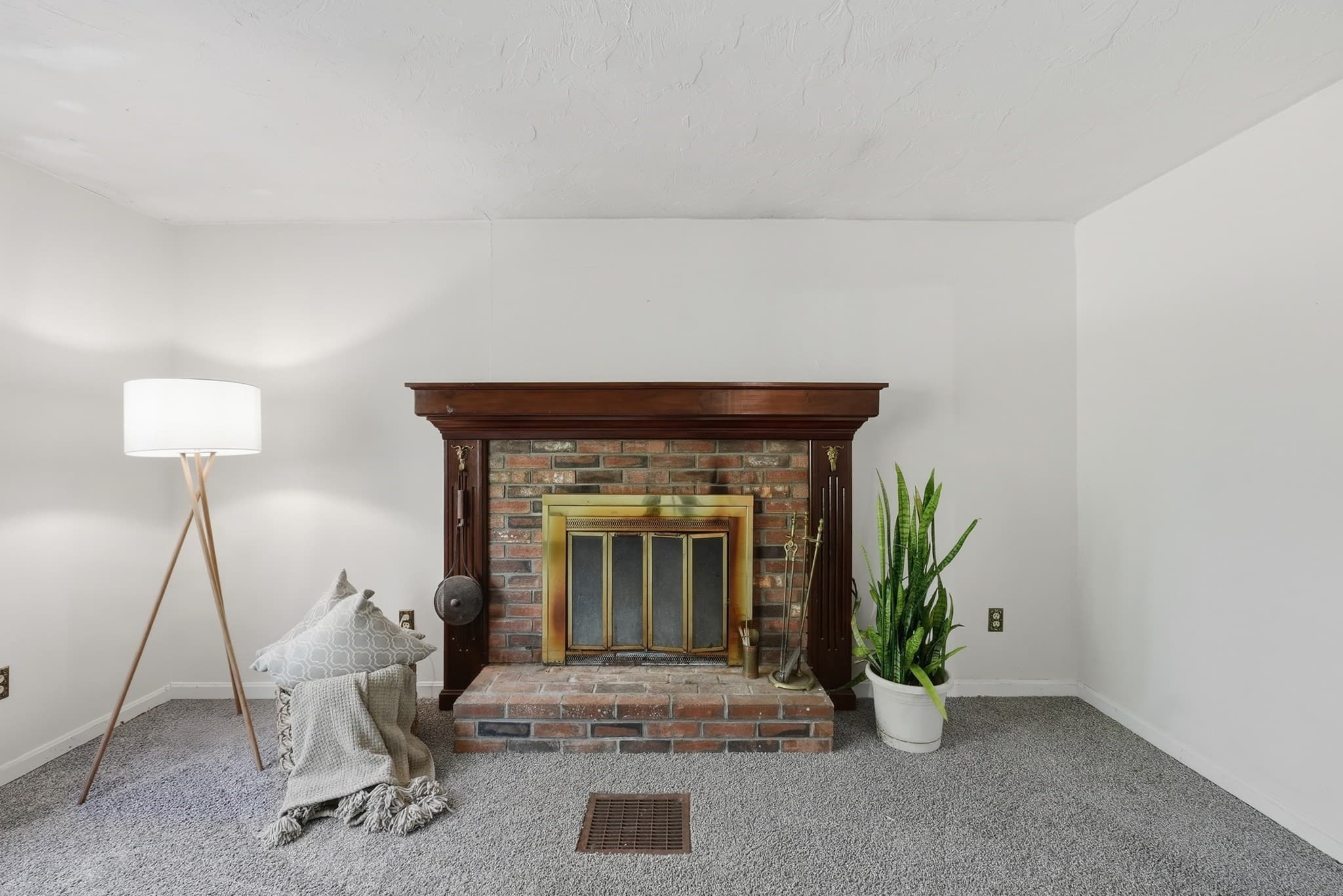Single Family Residence at 34 Vinton Rd, Holland MA 01521, photo 13 of 38