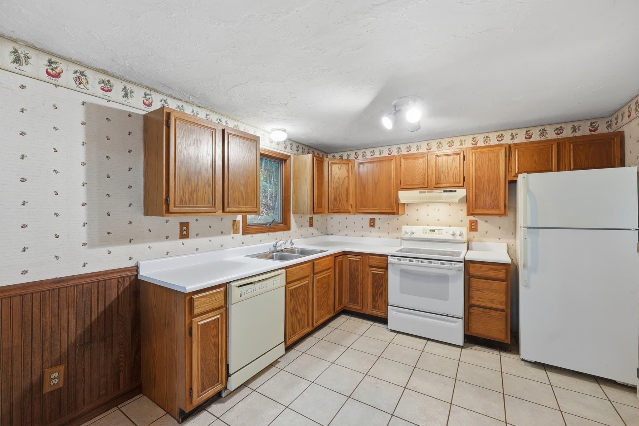 Single Family Residence at 34 Vinton Rd, Holland MA 01521, photo 5 of 38